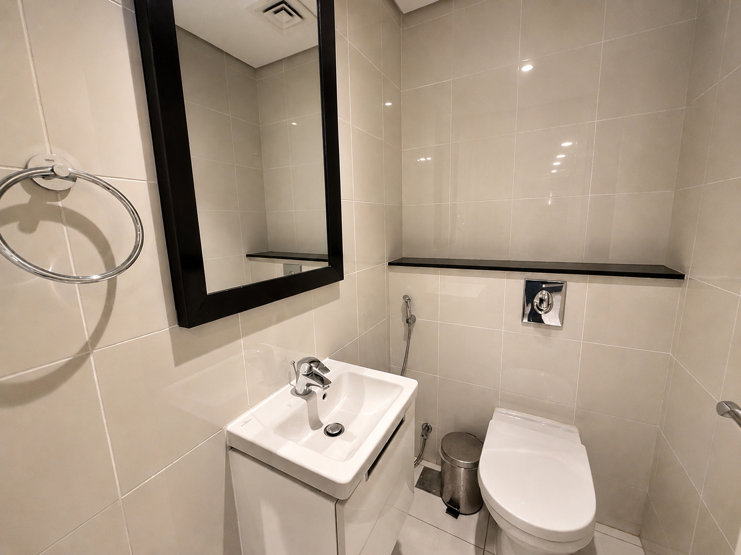135524-cosmopolitan-5- SPACIEUX | MEUBLÉ | EMPLACEMENT PREMIUM Appartement
