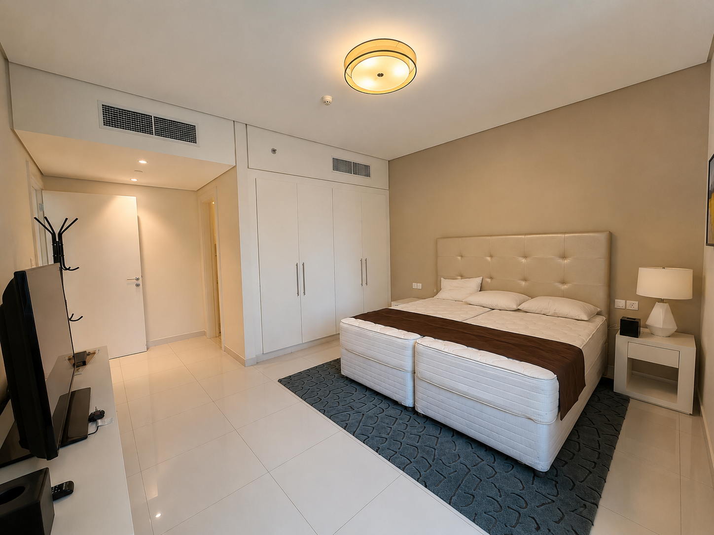 135527-Cosmopolitan-8- SPACIEUX | MEUBLÉ | EMPLACEMENT PREMIUM Appartement