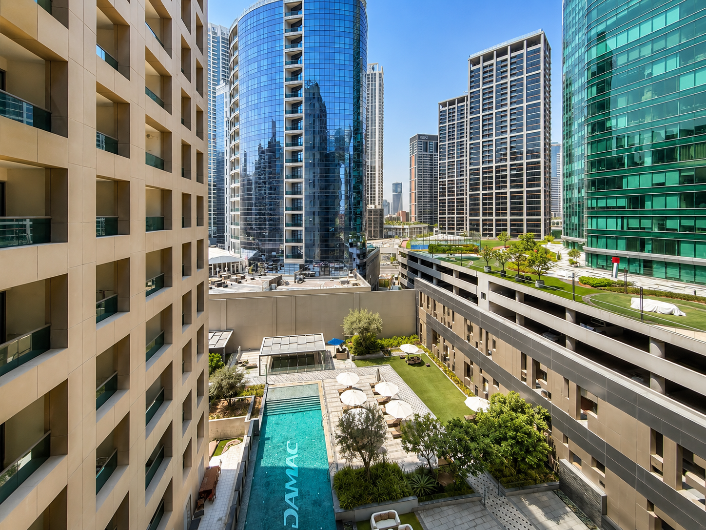 135531-Cosmopolitan-12- SPACIEUX | MEUBLÉ | EMPLACEMENT PREMIUM Appartement