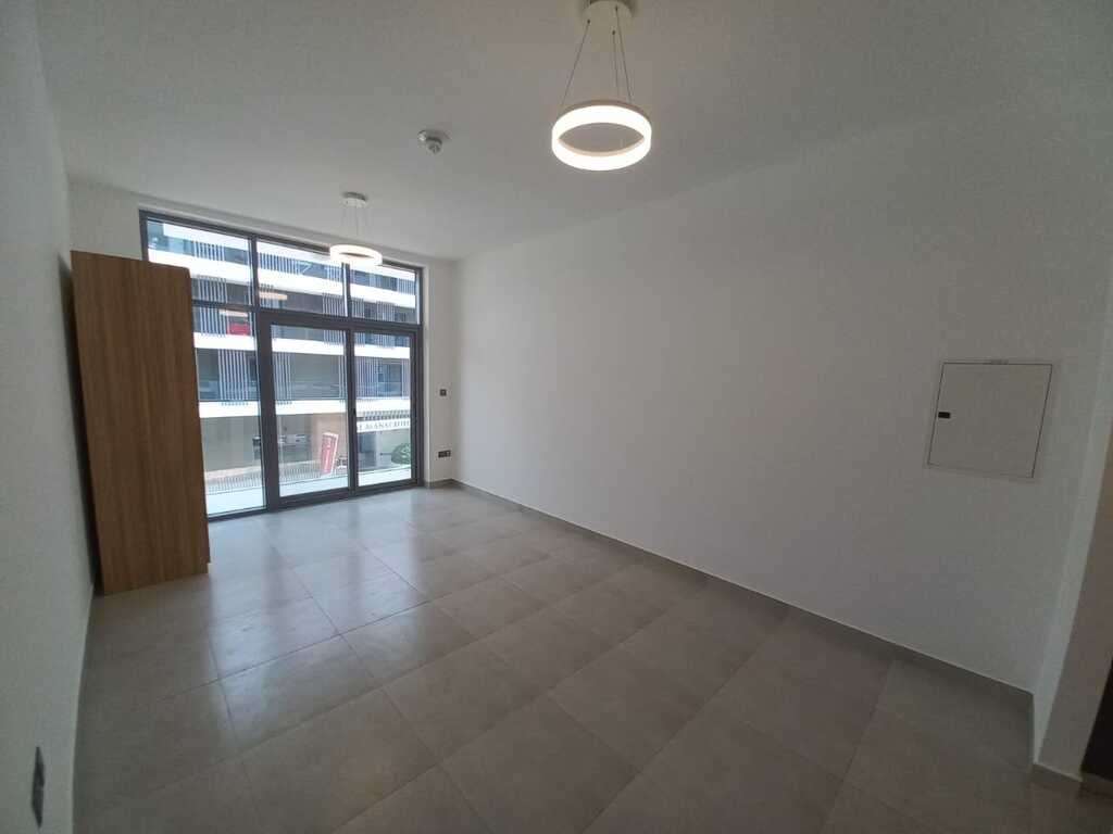 HAUT ÉTAGE | STUDIO SPACIEUX | EMPLACEMENT PRIMÉ Appartement