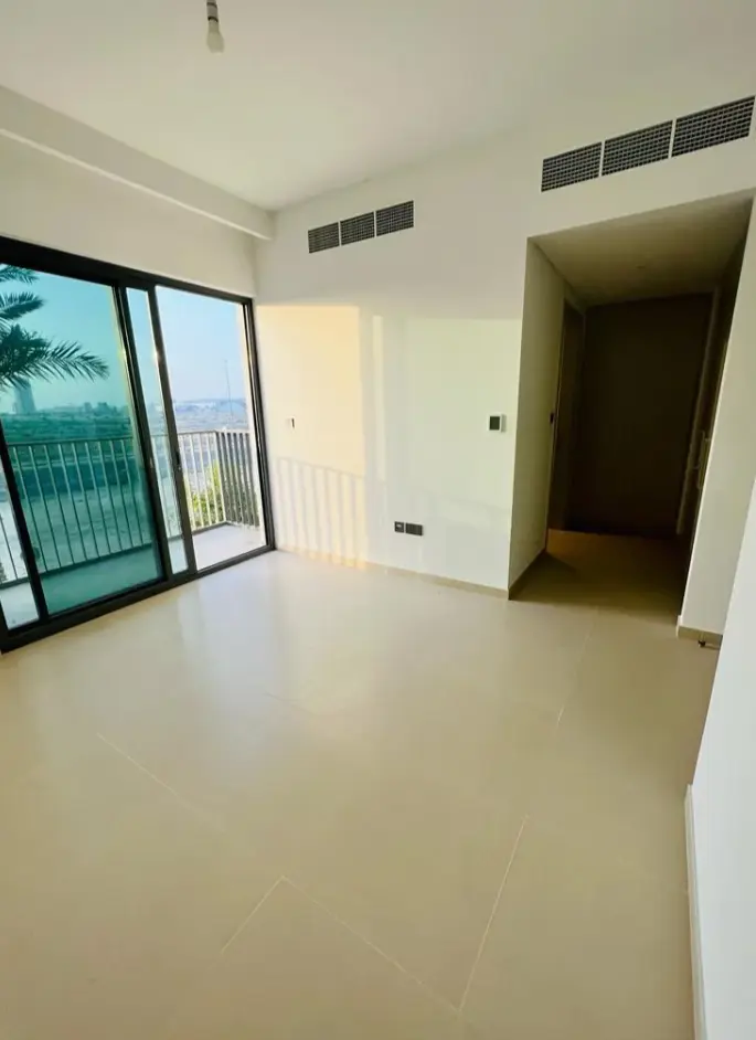 PROCHE DU CLUBHOUSE | NON MEUBLÉ | DISPONIBLE – Pavillon Dubai (4/12)