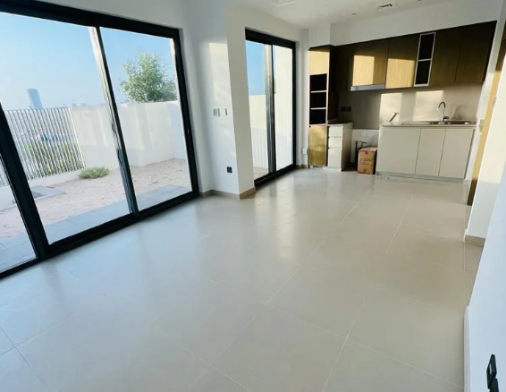 PROCHE DU CLUBHOUSE | NON MEUBLÉ | DISPONIBLE Pavillon