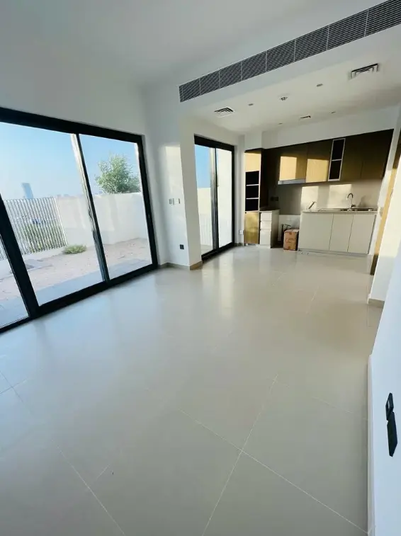 PROCHE DU CLUBHOUSE | NON MEUBLÉ | DISPONIBLE – Pavillon Dubai (2/12)