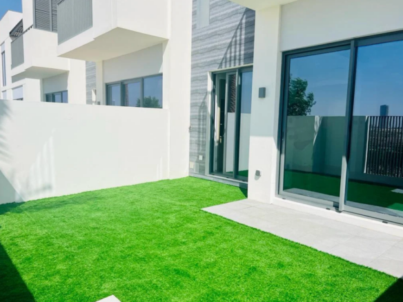 PROCHE DU CLUBHOUSE | NON MEUBLÉ | DISPONIBLE Pavillon