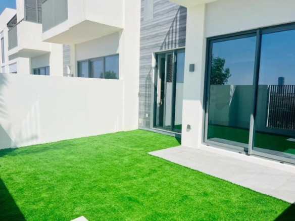 PROCHE DU CLUBHOUSE | NON MEUBLÉ | DISPONIBLE Pavillon