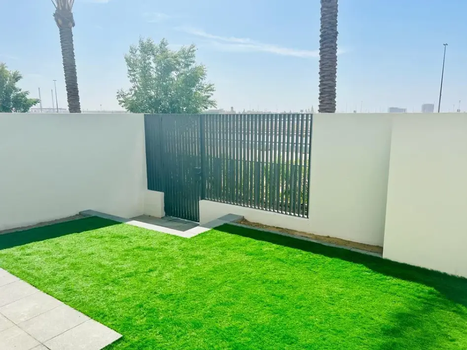 PROCHE DU CLUBHOUSE | NON MEUBLÉ | DISPONIBLE – Pavillon Dubai (10/12)