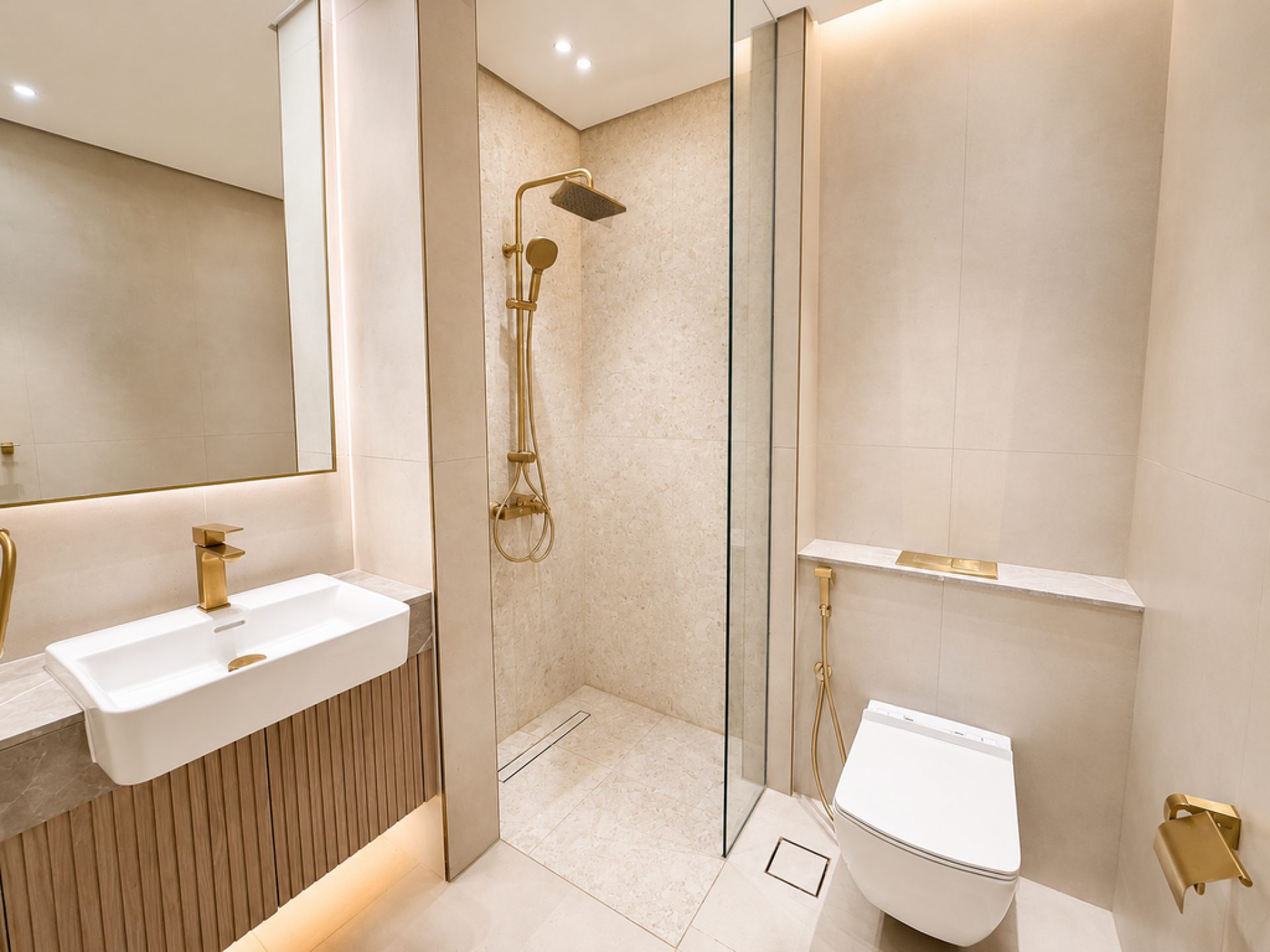 LUMINEUX ET SPACIEUX 1CH | ÉTAGE ÉLEVÉ | EMPLACEMENT PREMIUM JVC Appartement