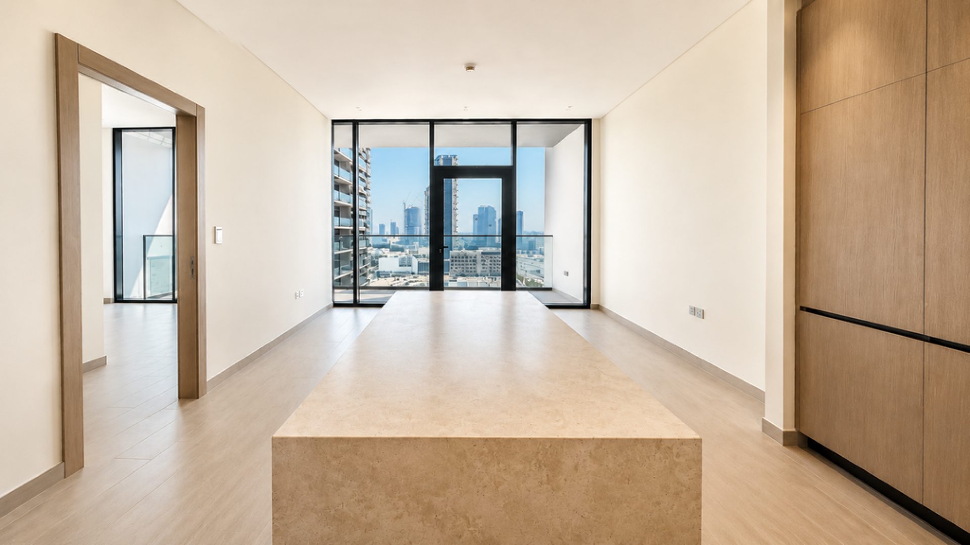 LUMINEUX ET SPACIEUX 1CH | ÉTAGE ÉLEVÉ | EMPLACEMENT PREMIUM JVC Appartement