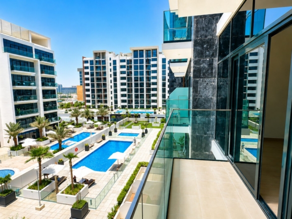 Climatisation gratuite | Non meublé | Vue sur la piscine Appartement Dubai