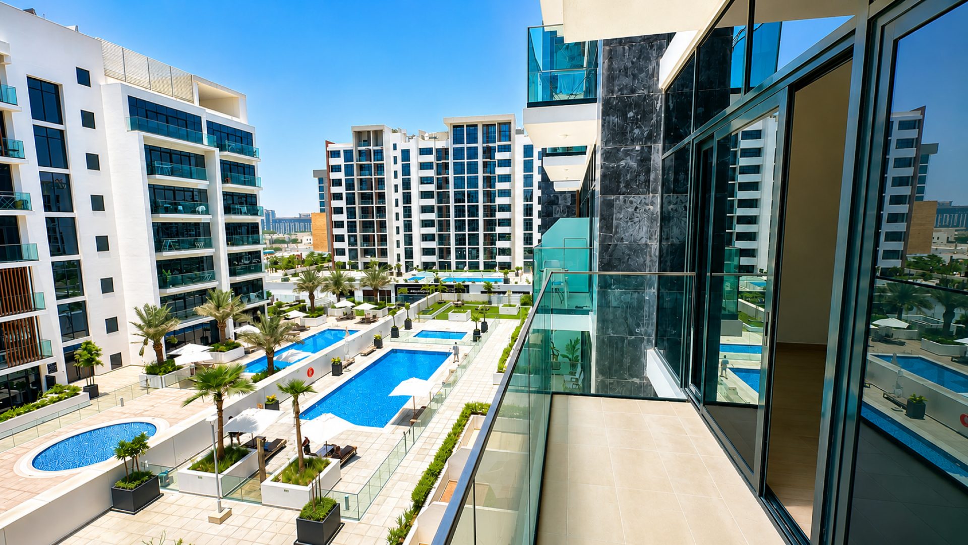 Climatisation gratuite | Non meublé | Vue sur la piscine Appartement Dubai