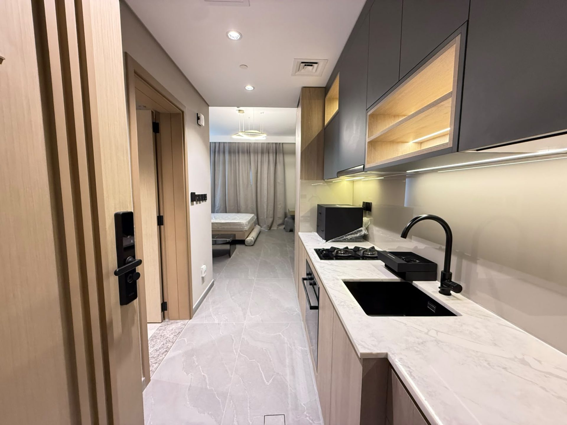 PRIME EMPLACEMENT JVC | STUDIO MEUBLÉ MODERNE | HAUT RENDEMENT LOCATIF Appartement