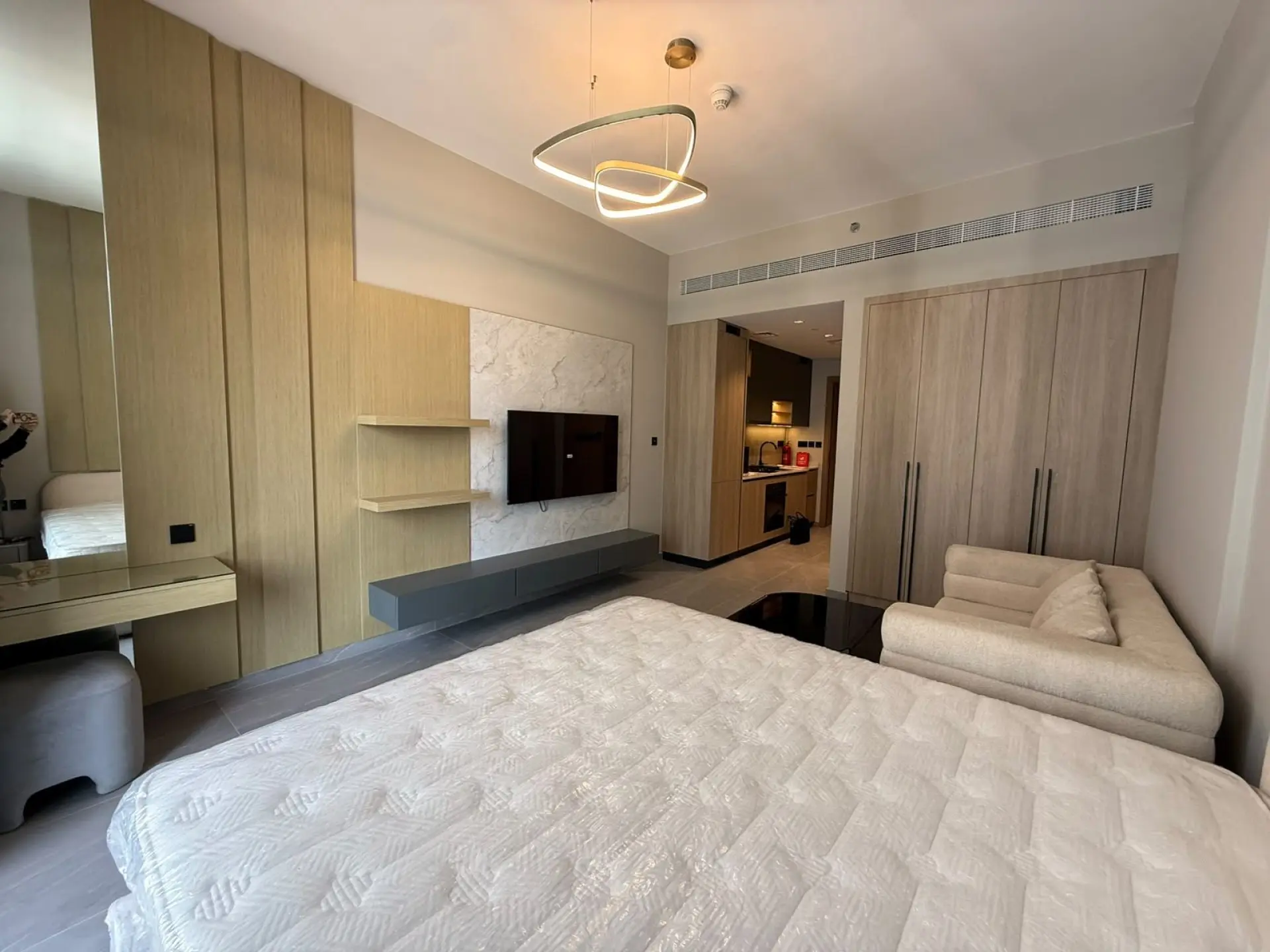 138405-whatsapp-image-2026-06-09-at-130931-1 PRIME EMPLACEMENT JVC | STUDIO MEUBLÉ MODERNE | HAUT RENDEMENT LOCATIF – Appartement Dubai (4/7)