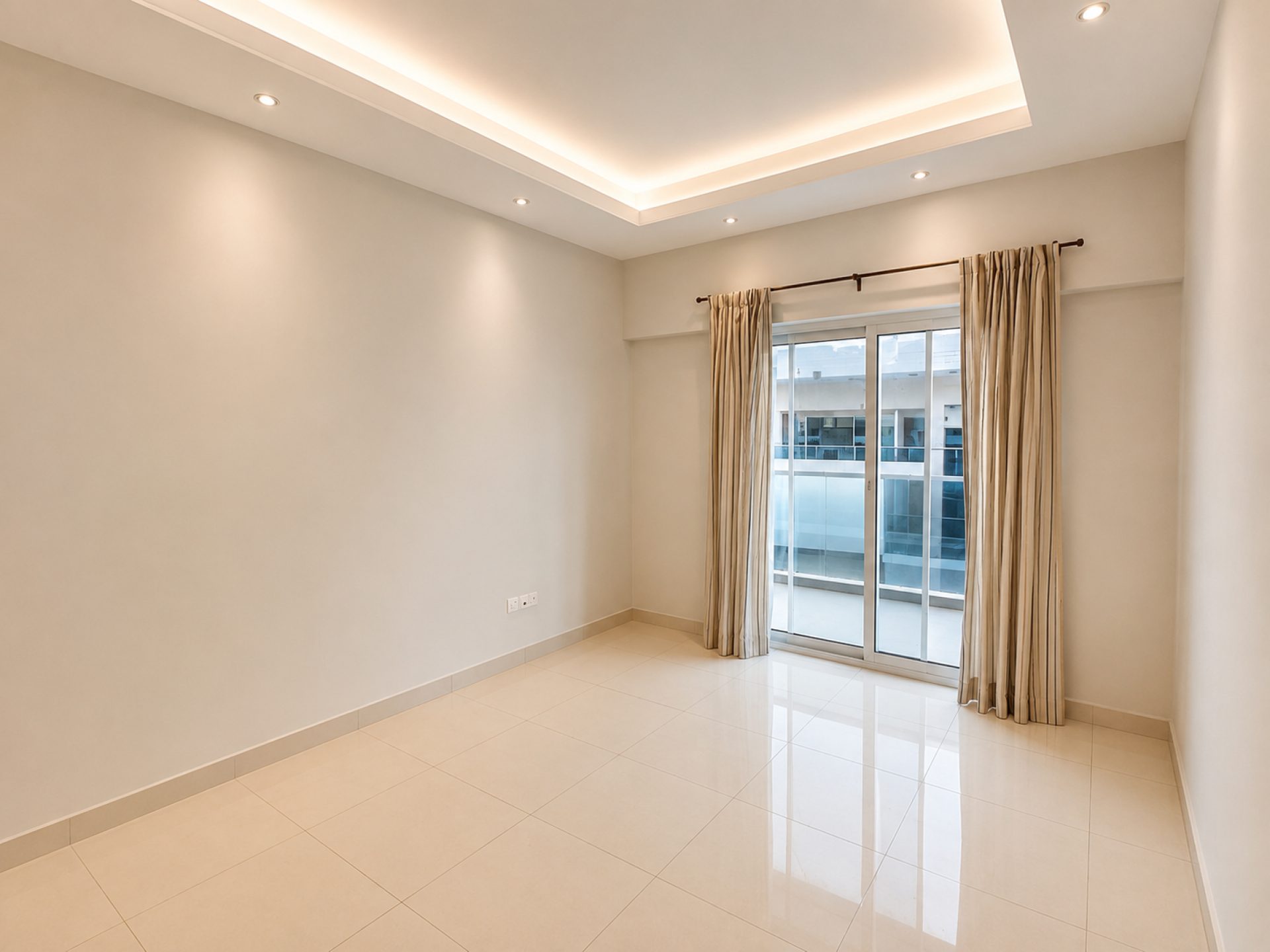 VUE PARTIELLE SUR LE CANAL | STUDIO MODERNE | AGENCEMENT EFFICACE Appartement