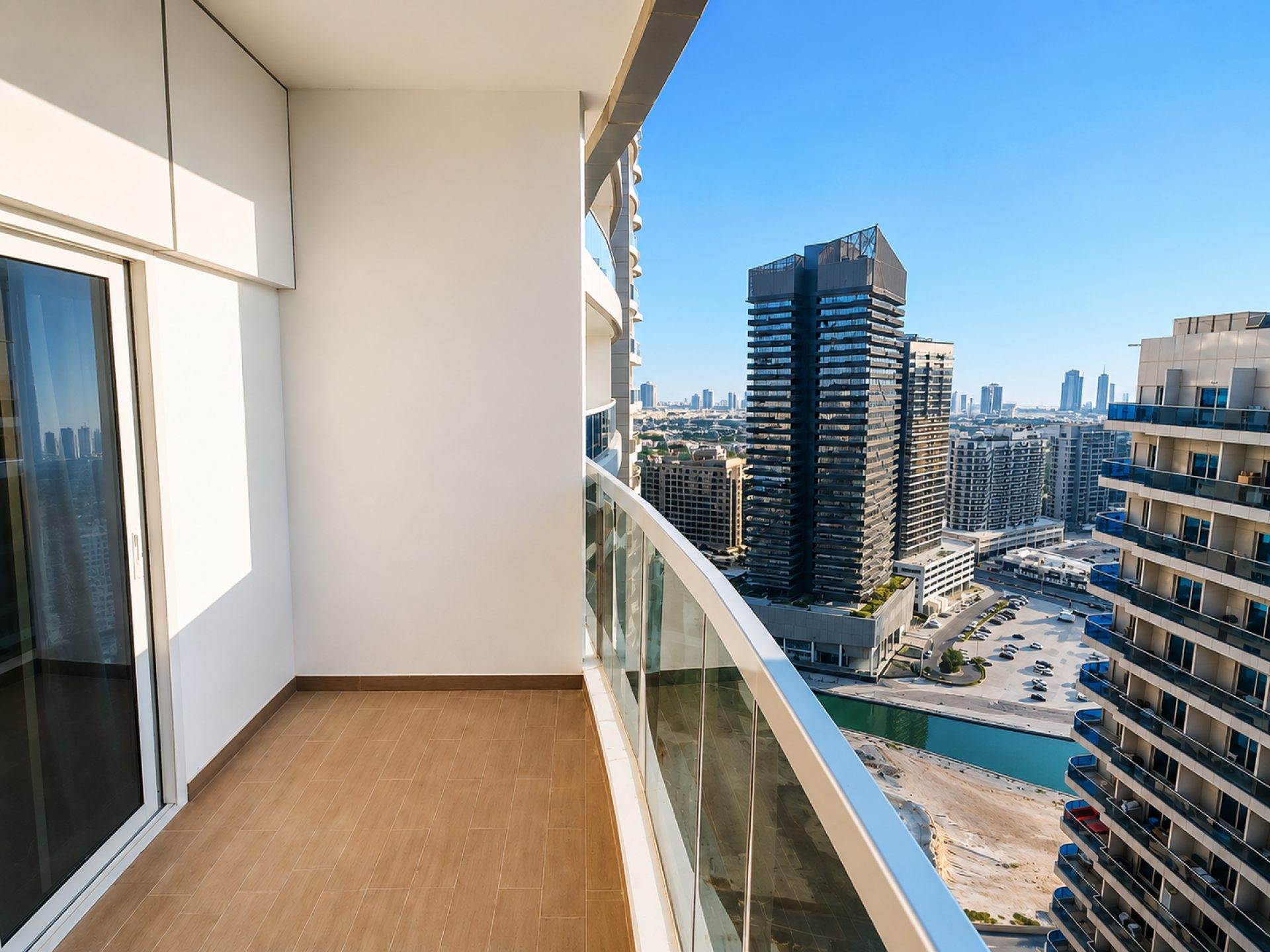 VUE PARTIELLE SUR LE CANAL | STUDIO MODERNE | AGENCEMENT EFFICACE Appartement