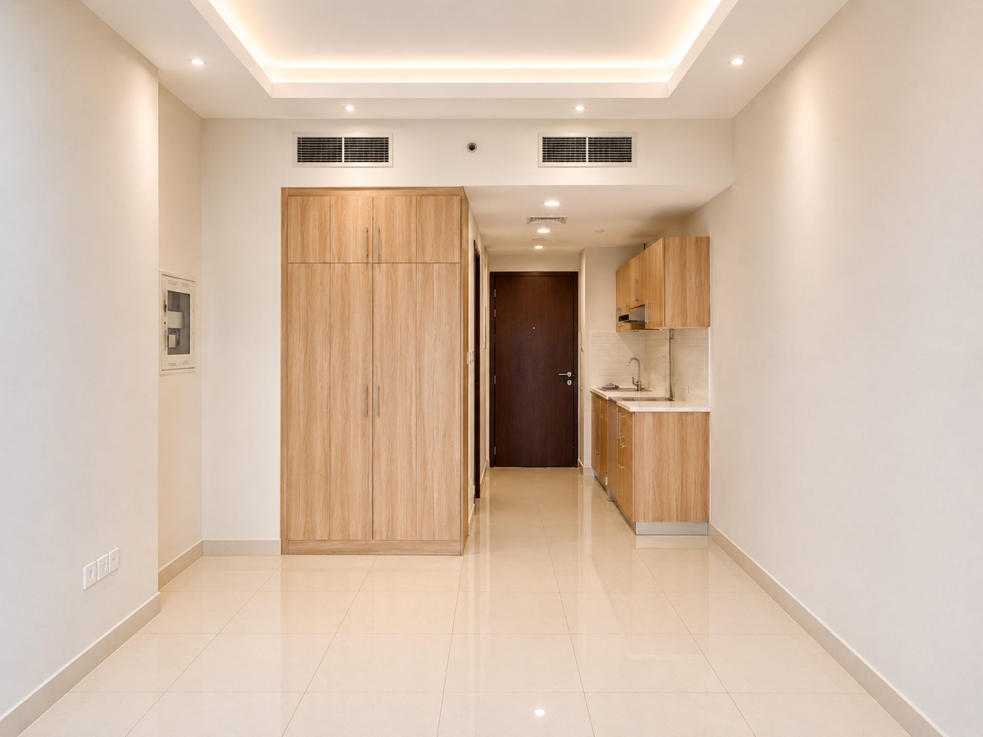 VUE PARTIELLE SUR LE CANAL | STUDIO MODERNE | AGENCEMENT EFFICACE Appartement
