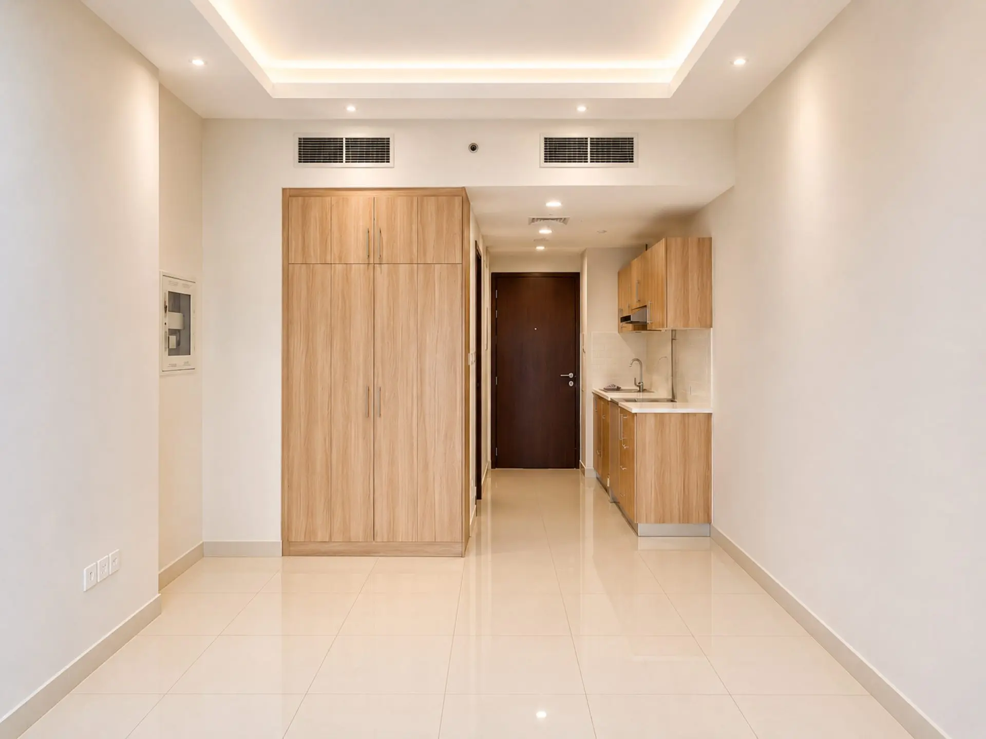 VUE PARTIELLE SUR LE CANAL | STUDIO MODERNE | AGENCEMENT EFFICACE – Appartement Dubai (4/11)
