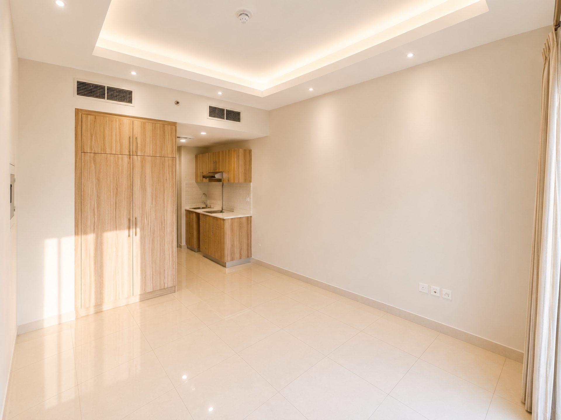 VUE PARTIELLE SUR LE CANAL | STUDIO MODERNE | AGENCEMENT EFFICACE Appartement