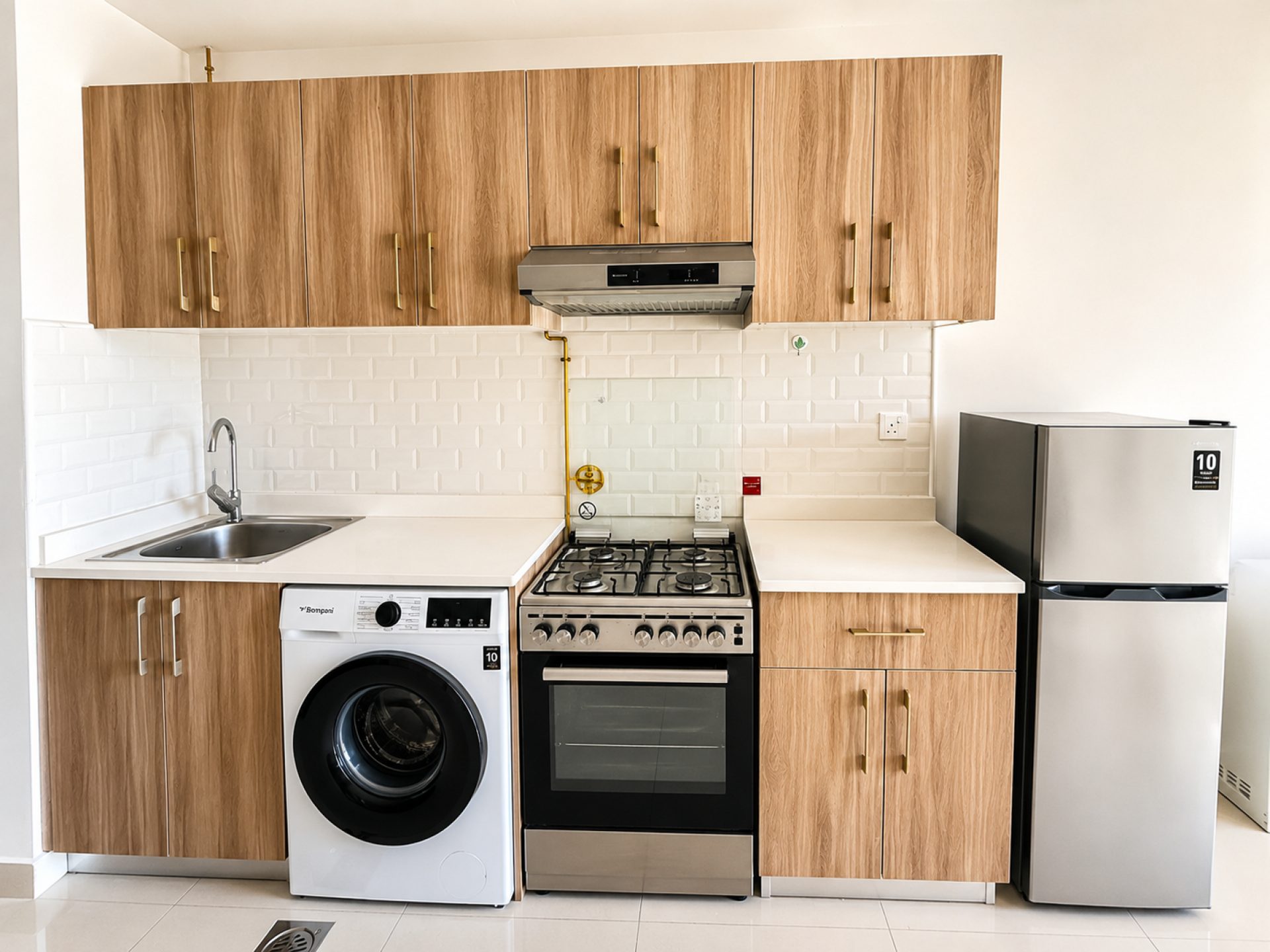 VUE PARTIELLE SUR LE CANAL | STUDIO MODERNE | AGENCEMENT EFFICACE Appartement