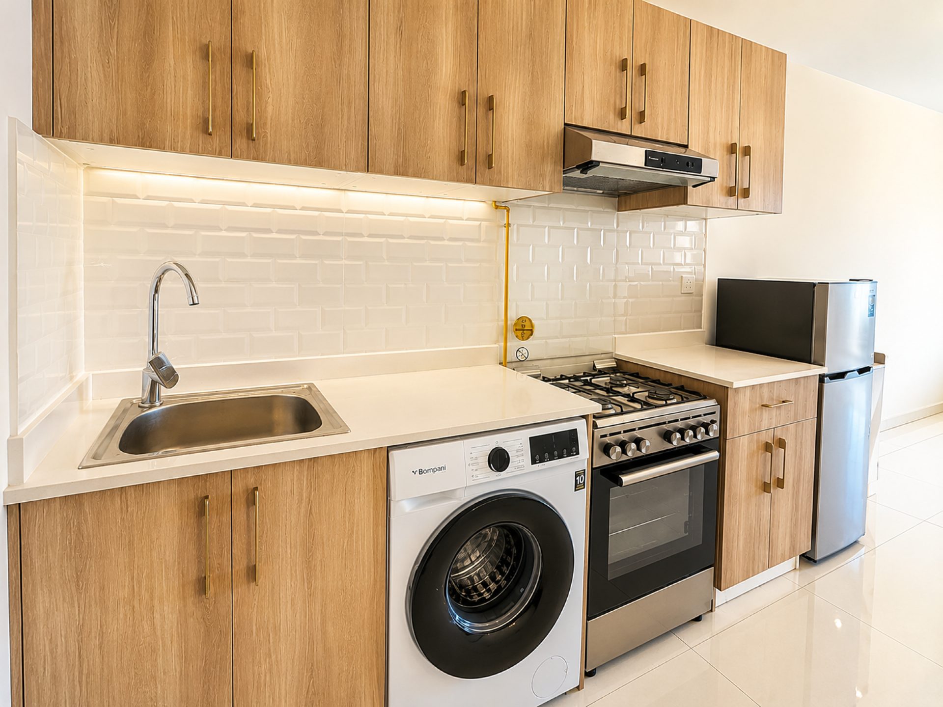 VUE PARTIELLE SUR LE CANAL | STUDIO MODERNE | AGENCEMENT EFFICACE Appartement
