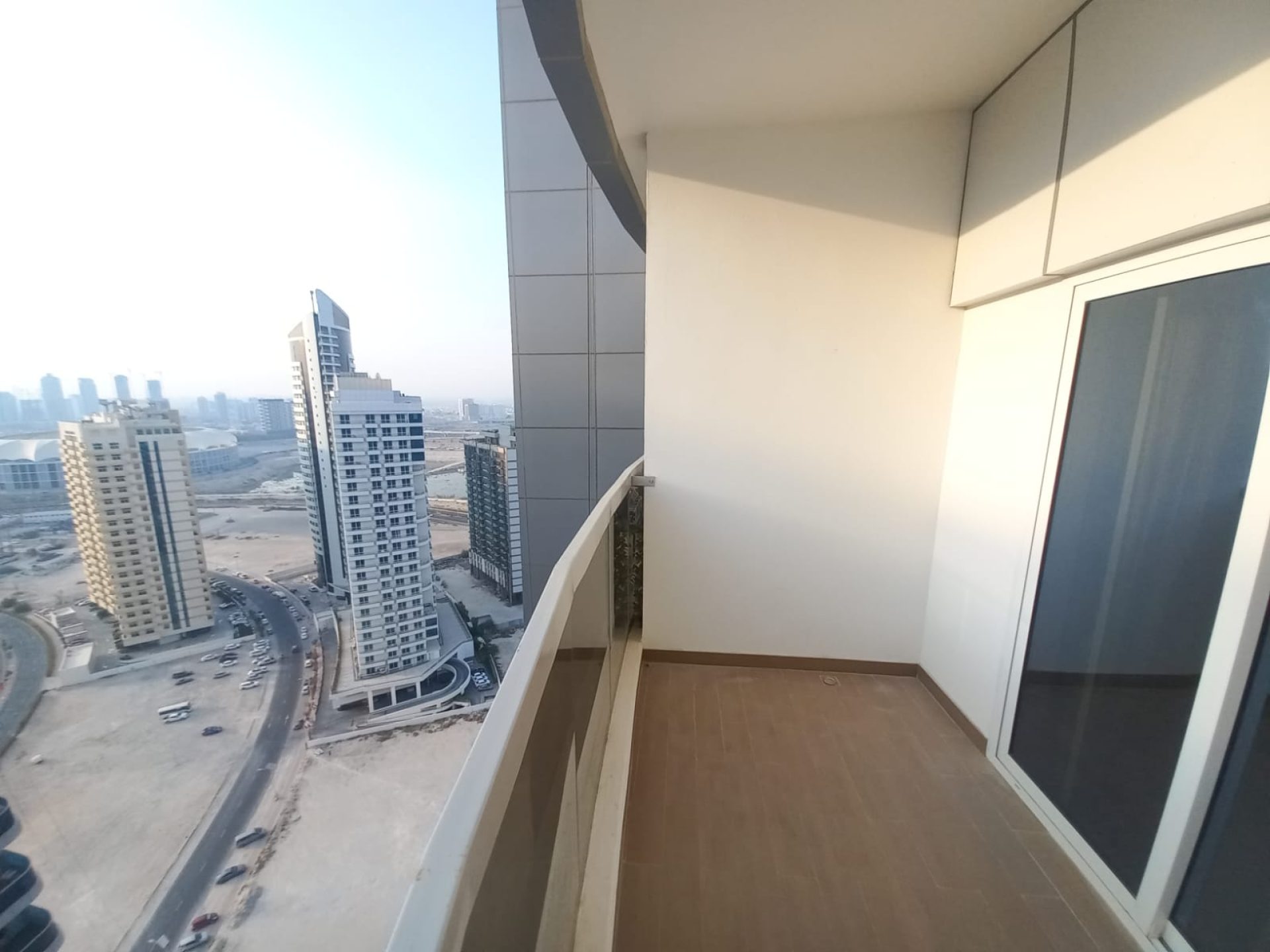 VUE PARTIELLE SUR LE CANAL | STUDIO MODERNE | AGENCEMENT EFFICACE Appartement