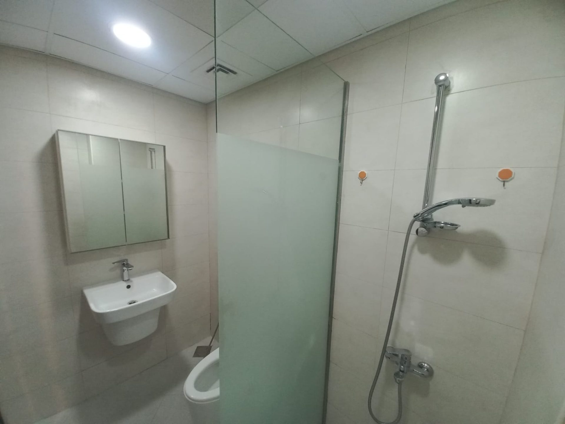 VUE PARTIELLE SUR LE CANAL | STUDIO MODERNE | AGENCEMENT EFFICACE Appartement