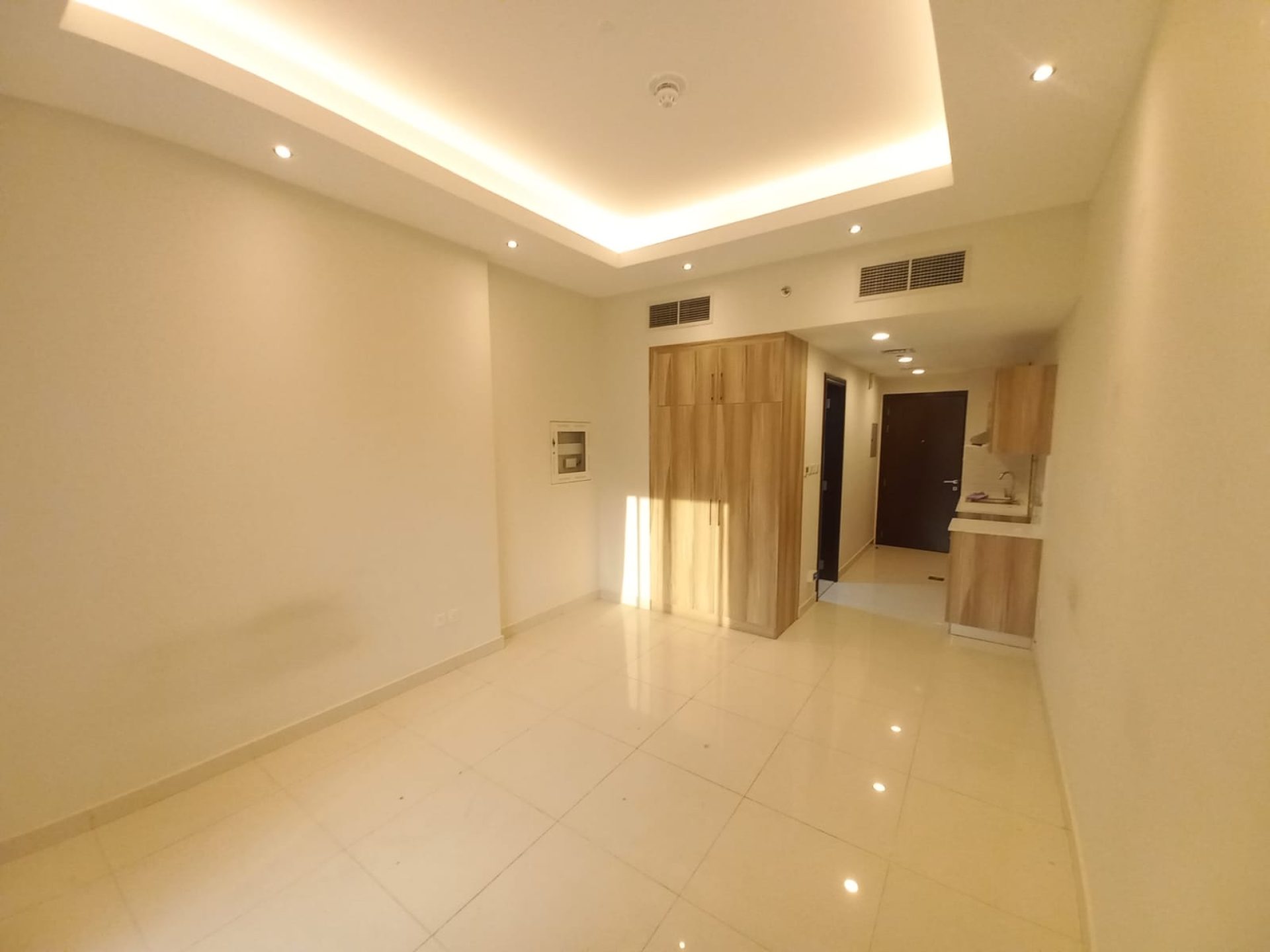 VUE PARTIELLE SUR LE CANAL | STUDIO MODERNE | AGENCEMENT EFFICACE Appartement