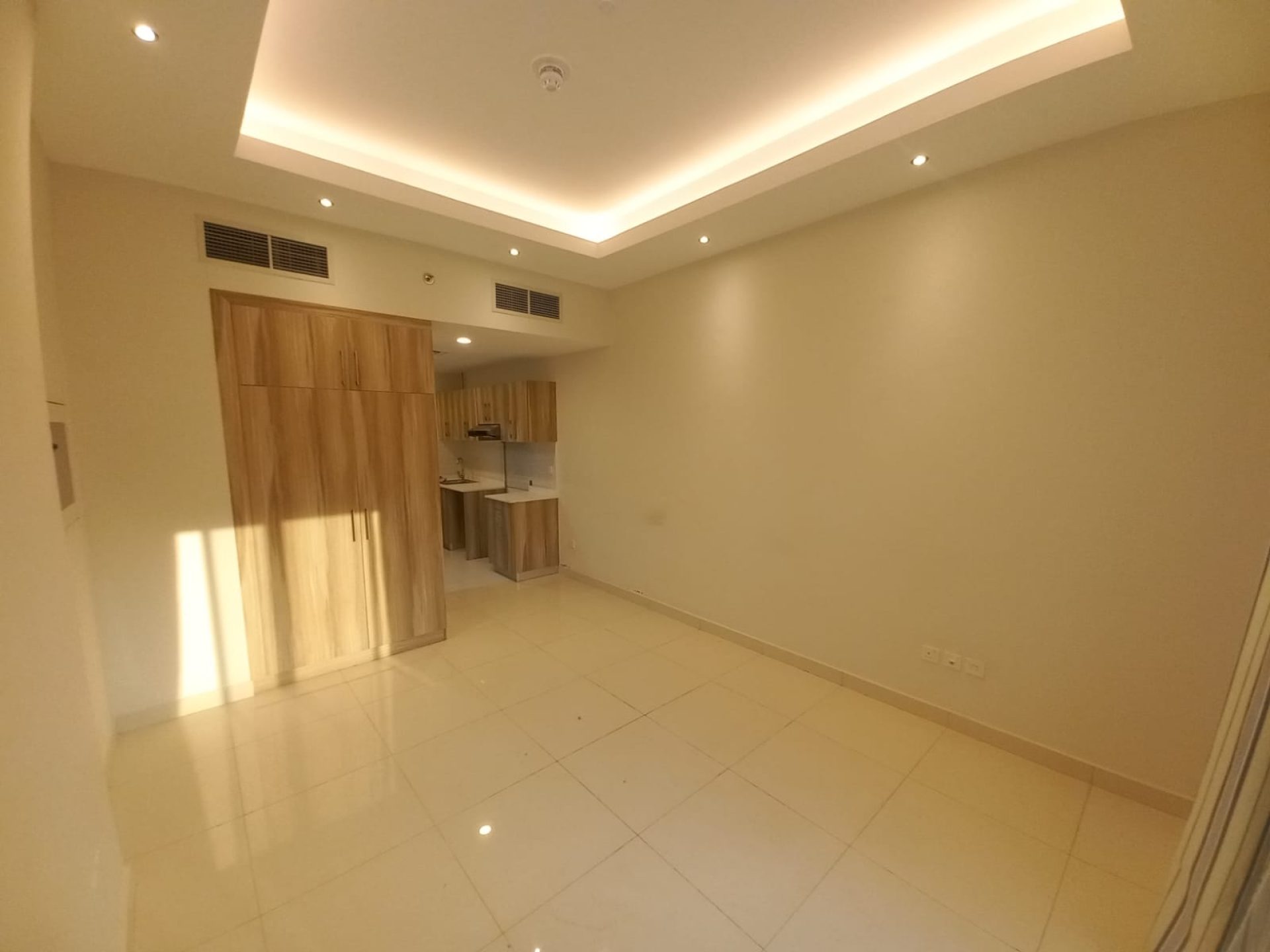 VUE PARTIELLE SUR LE CANAL | STUDIO MODERNE | AGENCEMENT EFFICACE Appartement