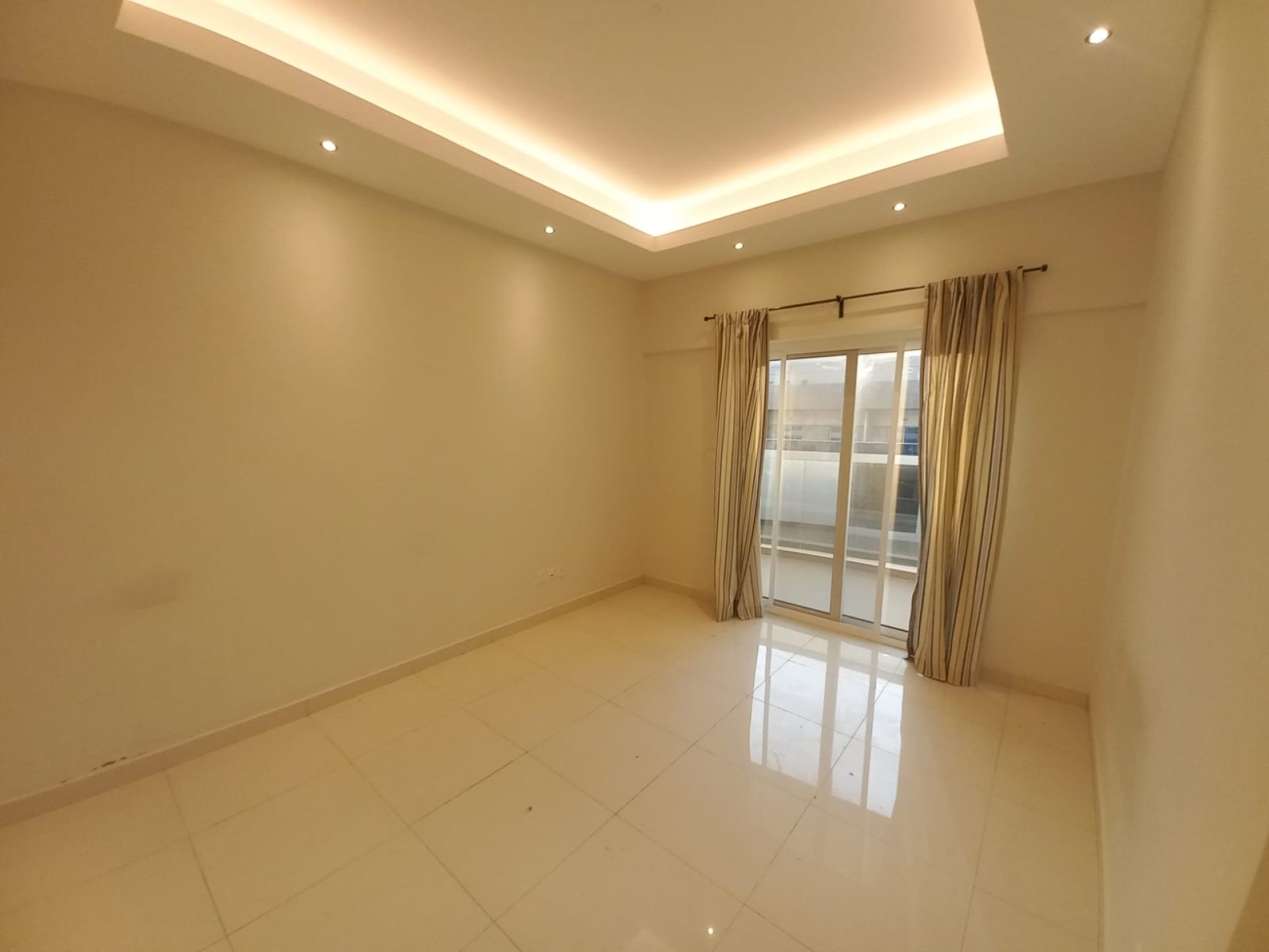 VUE PARTIELLE SUR LE CANAL | STUDIO MODERNE | AGENCEMENT EFFICACE Appartement