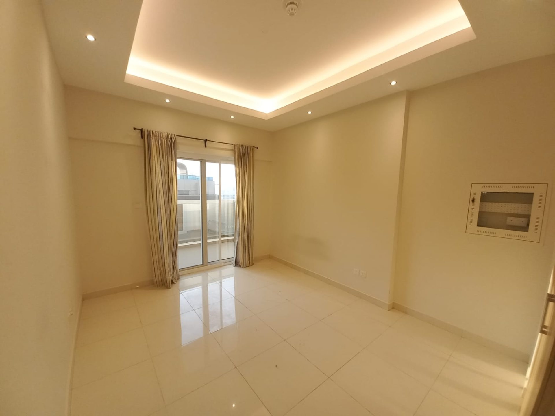 VUE PARTIELLE SUR LE CANAL | STUDIO MODERNE | AGENCEMENT EFFICACE Appartement