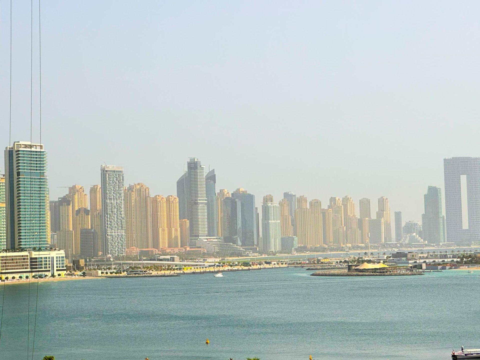 VUE PARTIELLE SUR L’OCÉAN | BAR OUVERT SUR LE TOIT | ACCÈS DIRECT À LA PLAGE Appartement Dubai
