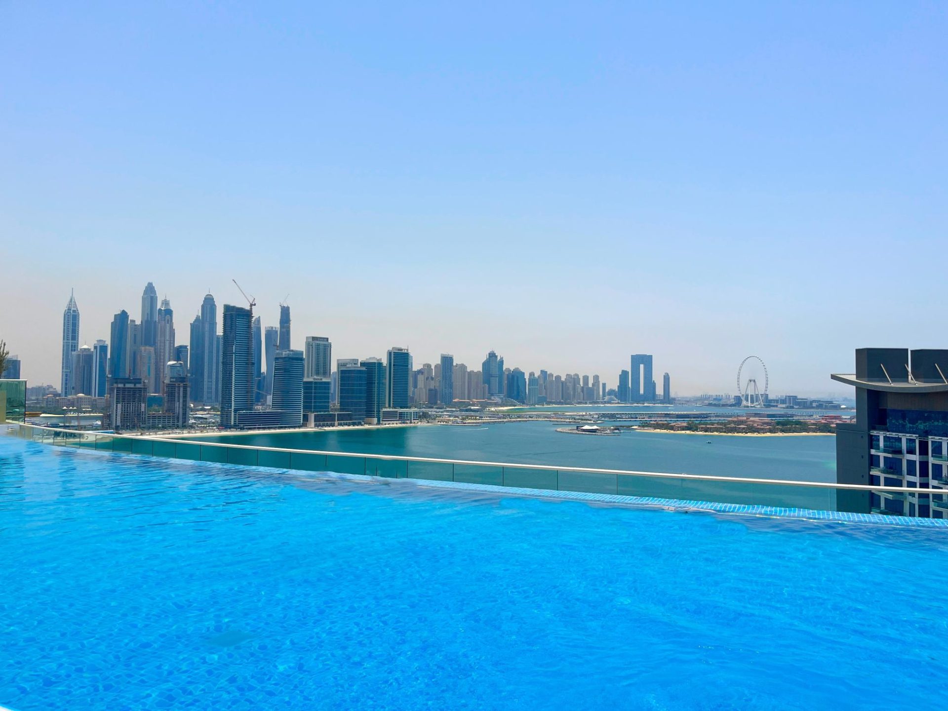 VUE PARTIELLE SUR L’OCÉAN | BAR OUVERT SUR LE TOIT | ACCÈS DIRECT À LA PLAGE Appartement Dubai