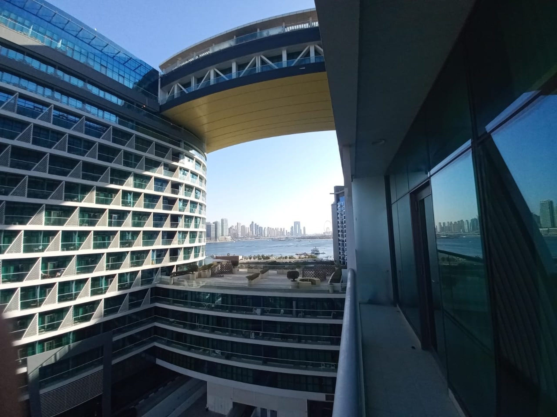 VUE PARTIELLE SUR L’OCÉAN | BAR OUVERT SUR LE TOIT | ACCÈS DIRECT À LA PLAGE Appartement Dubai