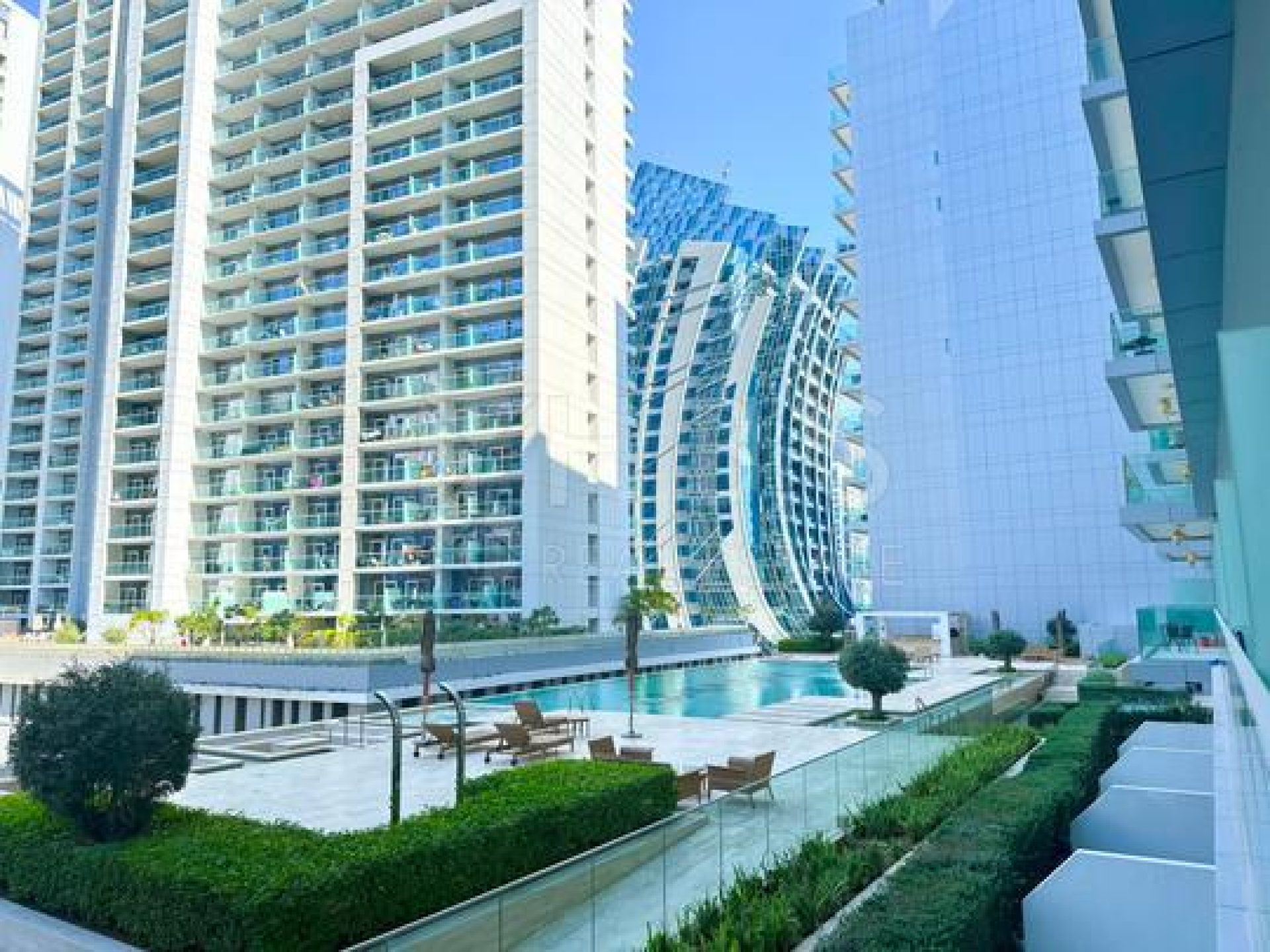VUE IMPRENABLE SUR LA PISCINE | EMPLACEMENT IDÉAL | VIE DE LUXE Appartement Dubai