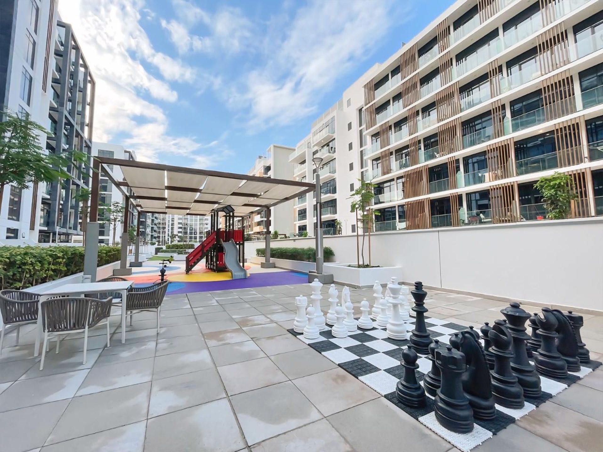 93487-whatsapp-image-2025-06-04-at-170611 UNITÉ D’ANGLE MEUBLÉE | VUE SUR LA PISCINE | CLIMATISATION (CHILLER) GRATUITE Appartement Dubai