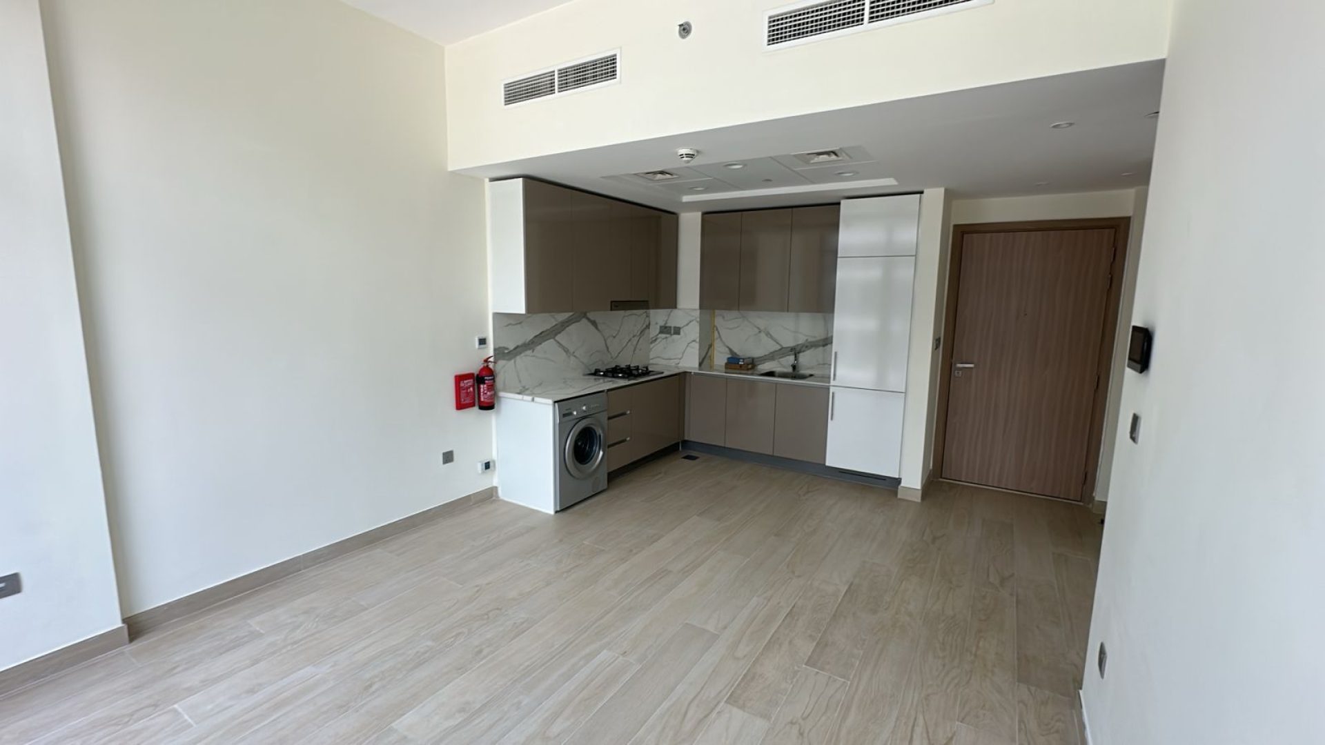 Climatisation gratuite | Non meublé | Vue sur la piscine Appartement Dubai