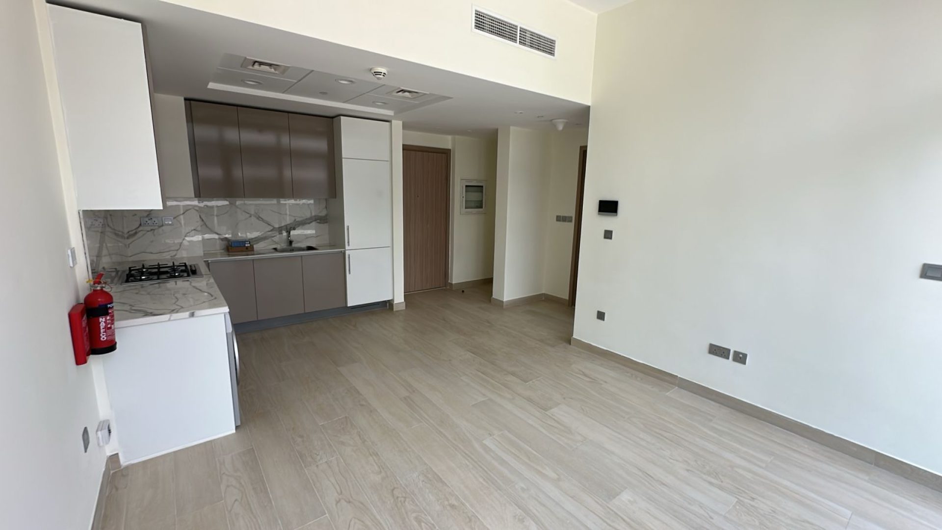 Climatisation gratuite | Non meublé | Vue sur la piscine Appartement Dubai