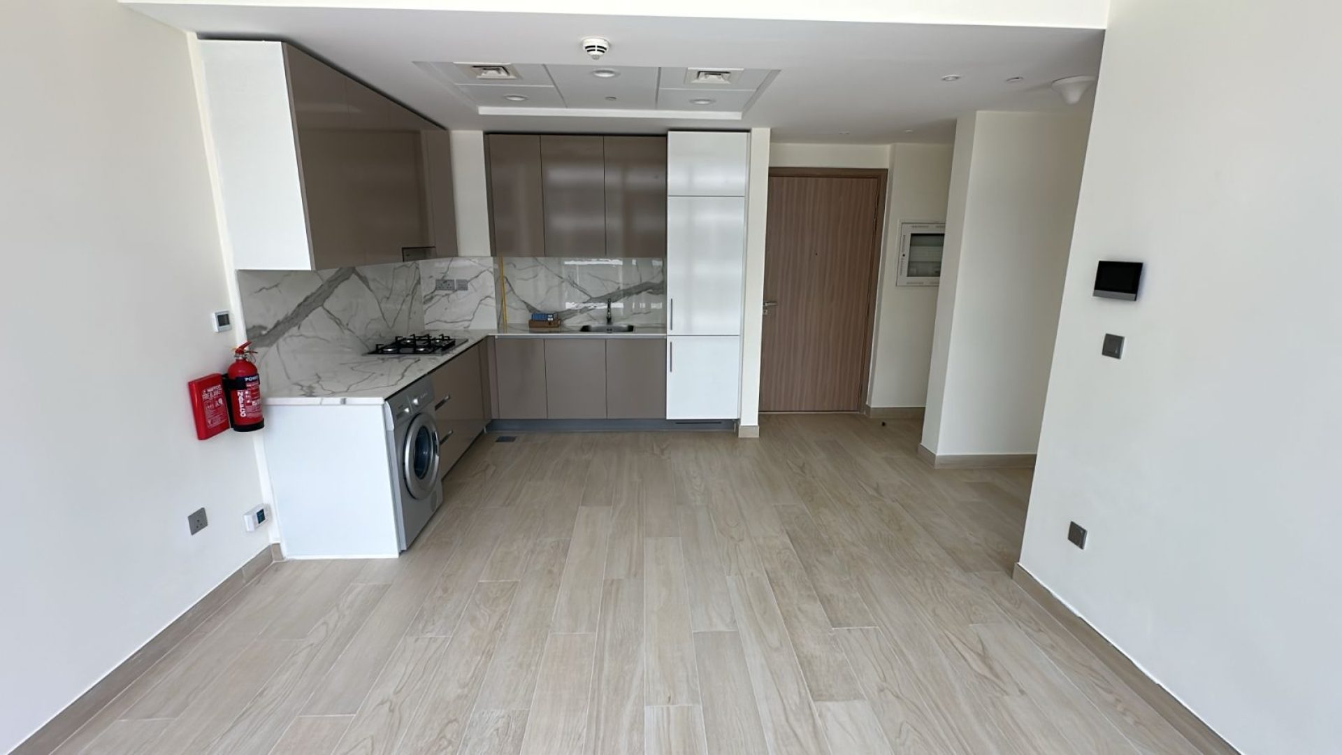 Climatisation gratuite | Non meublé | Vue sur la piscine Appartement Dubai