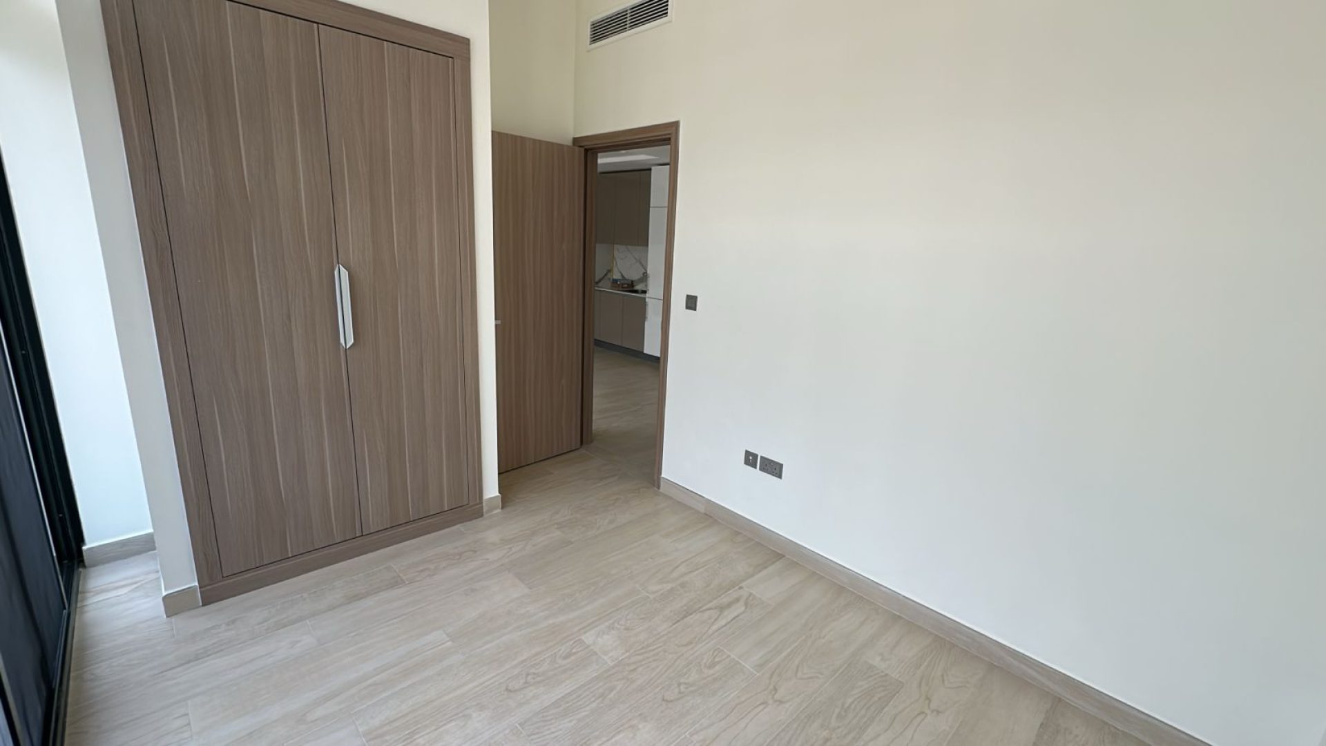 Climatisation gratuite | Non meublé | Vue sur la piscine Appartement Dubai