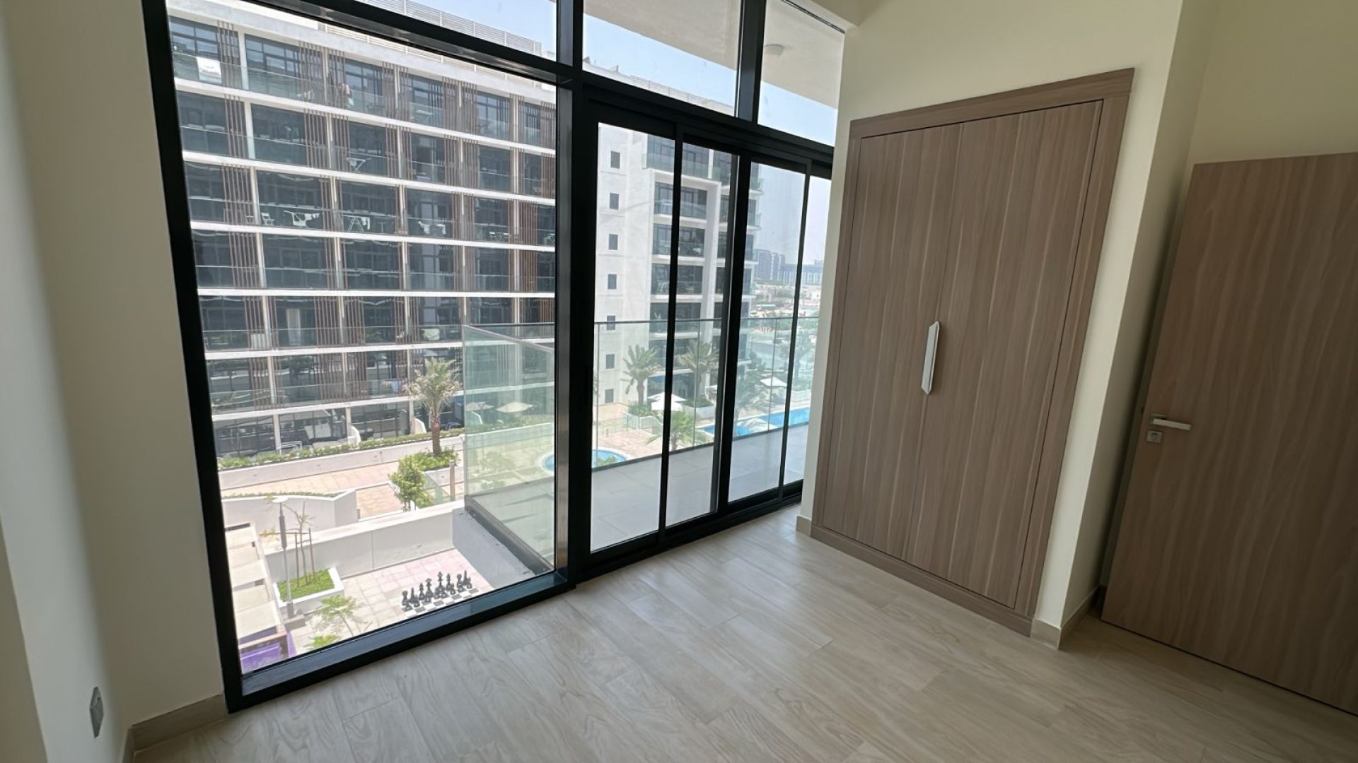 Climatisation gratuite | Non meublé | Vue sur la piscine Appartement Dubai