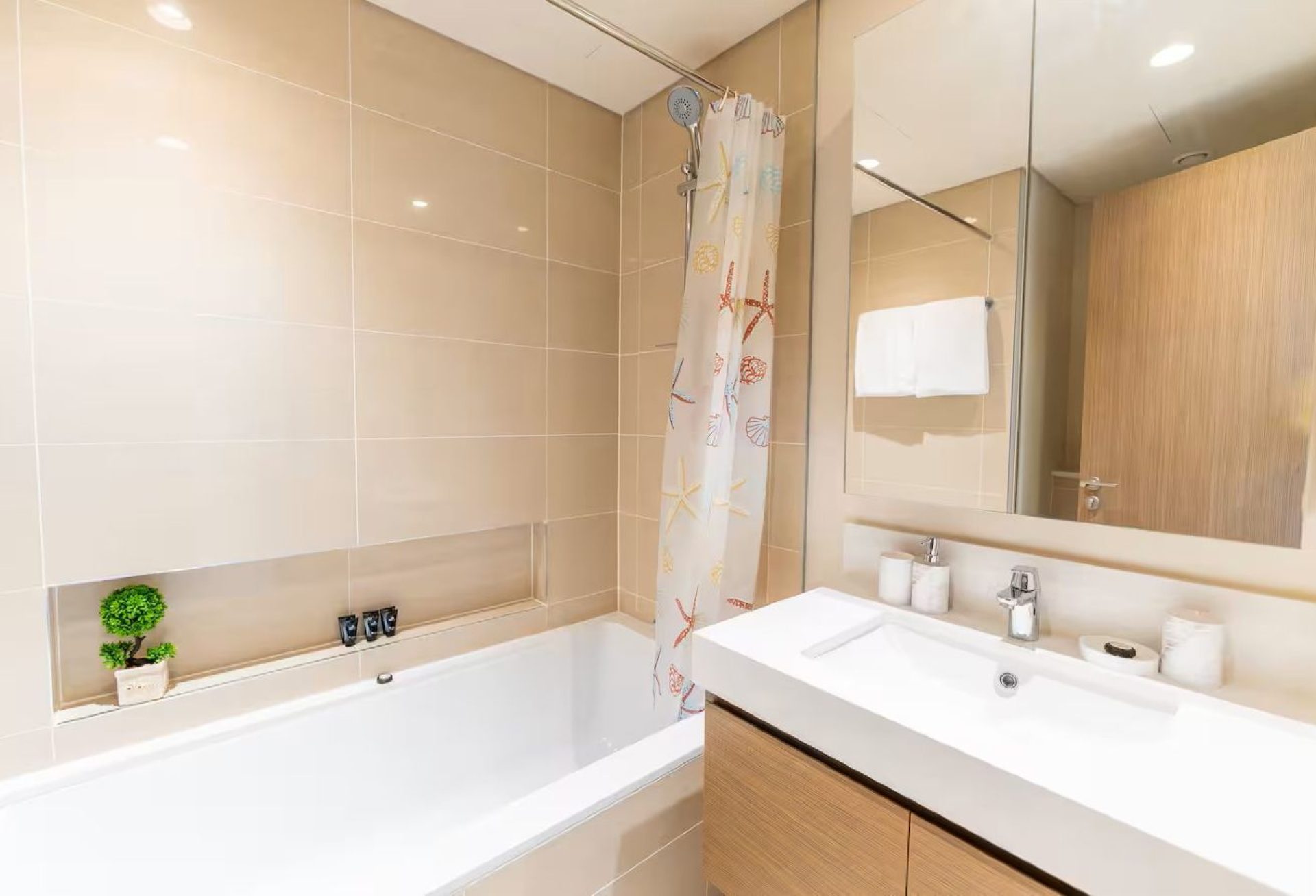127367-1bcd243e-5479-4a6f-a6e1-5978e94e727e VIE EN BORD DE MER | 1 CHAMBRE EN ÉTAGE ÉLEVÉ | ENTIÈREMENT MEUBLÉ Appartement