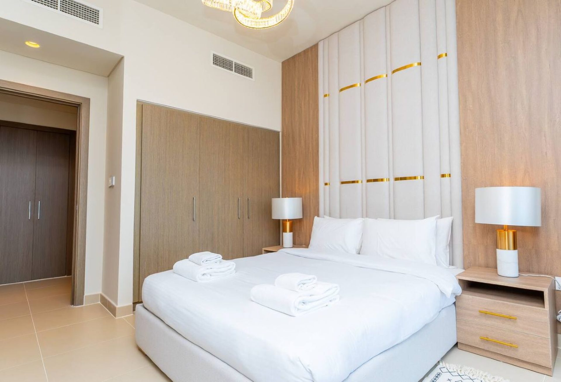 127377-192511e9-a921-47a0-bc78-7879c7926f83 VIE EN BORD DE MER | 1 CHAMBRE EN ÉTAGE ÉLEVÉ | ENTIÈREMENT MEUBLÉ Appartement