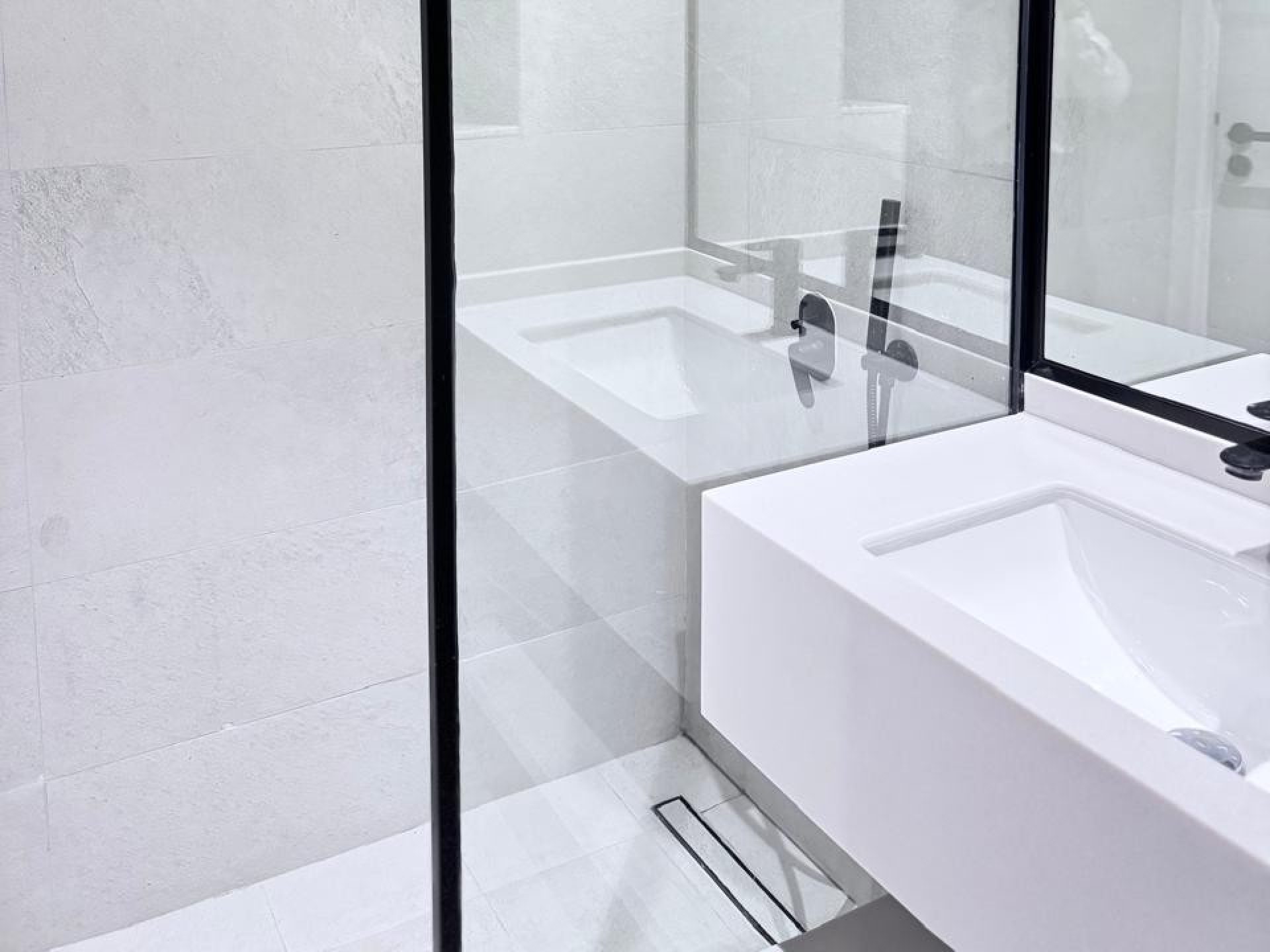 87752-whatsapp-image-2025-03-12-at-143944-3 VUE SUR LA PISCINE | NEUF | NON MEUBLÉ Appartement Dubai