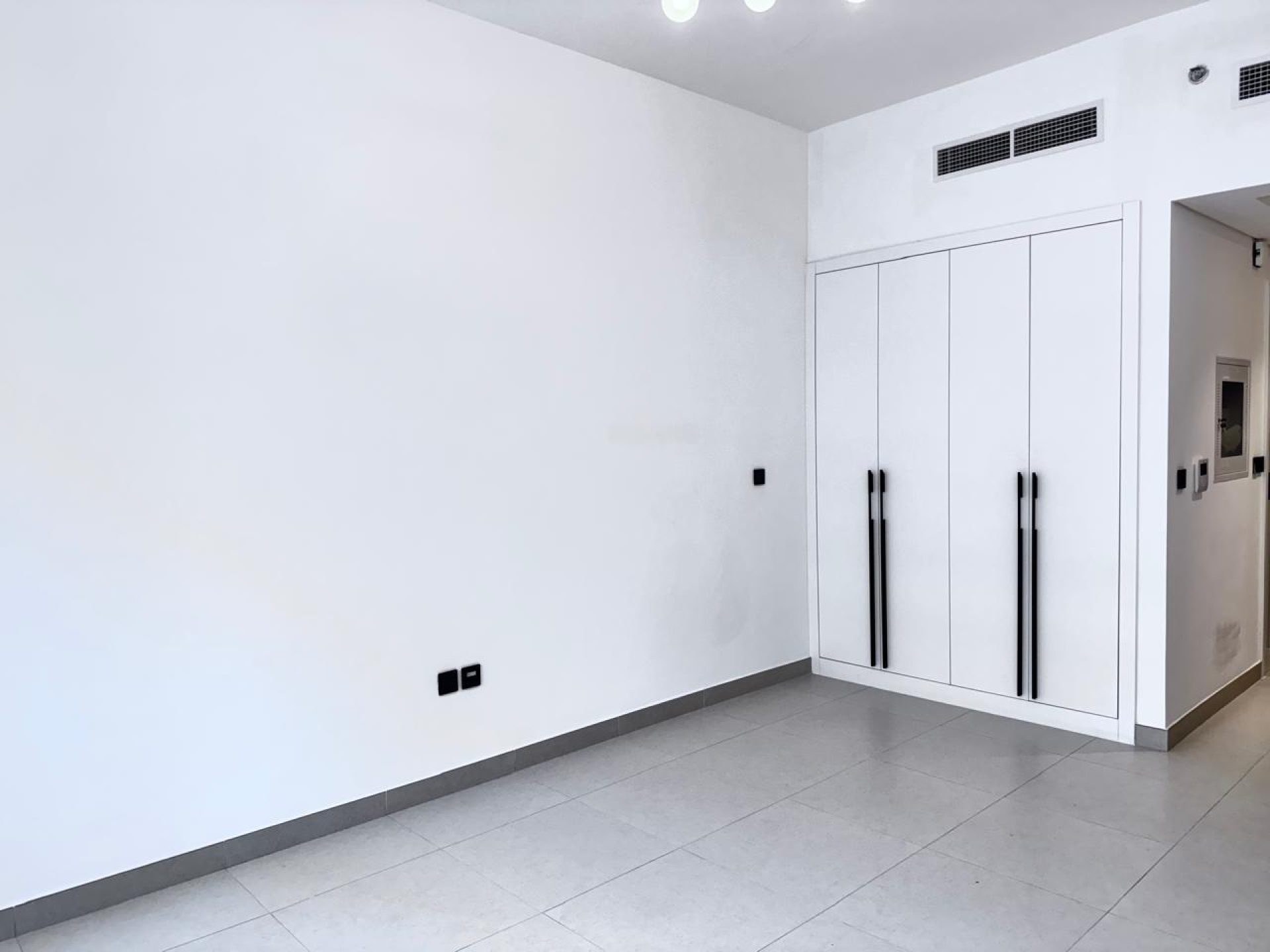 87754-whatsapp-image-2025-03-12-at-143944 VUE SUR LA PISCINE | NEUF | NON MEUBLÉ Appartement Dubai