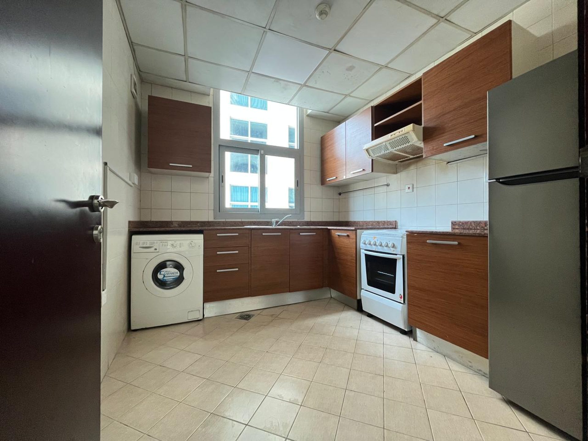 STUDIO SPACIEUX | AGENCEMENT UNIQUE | NON MEUBLÉ Appartement Dubai