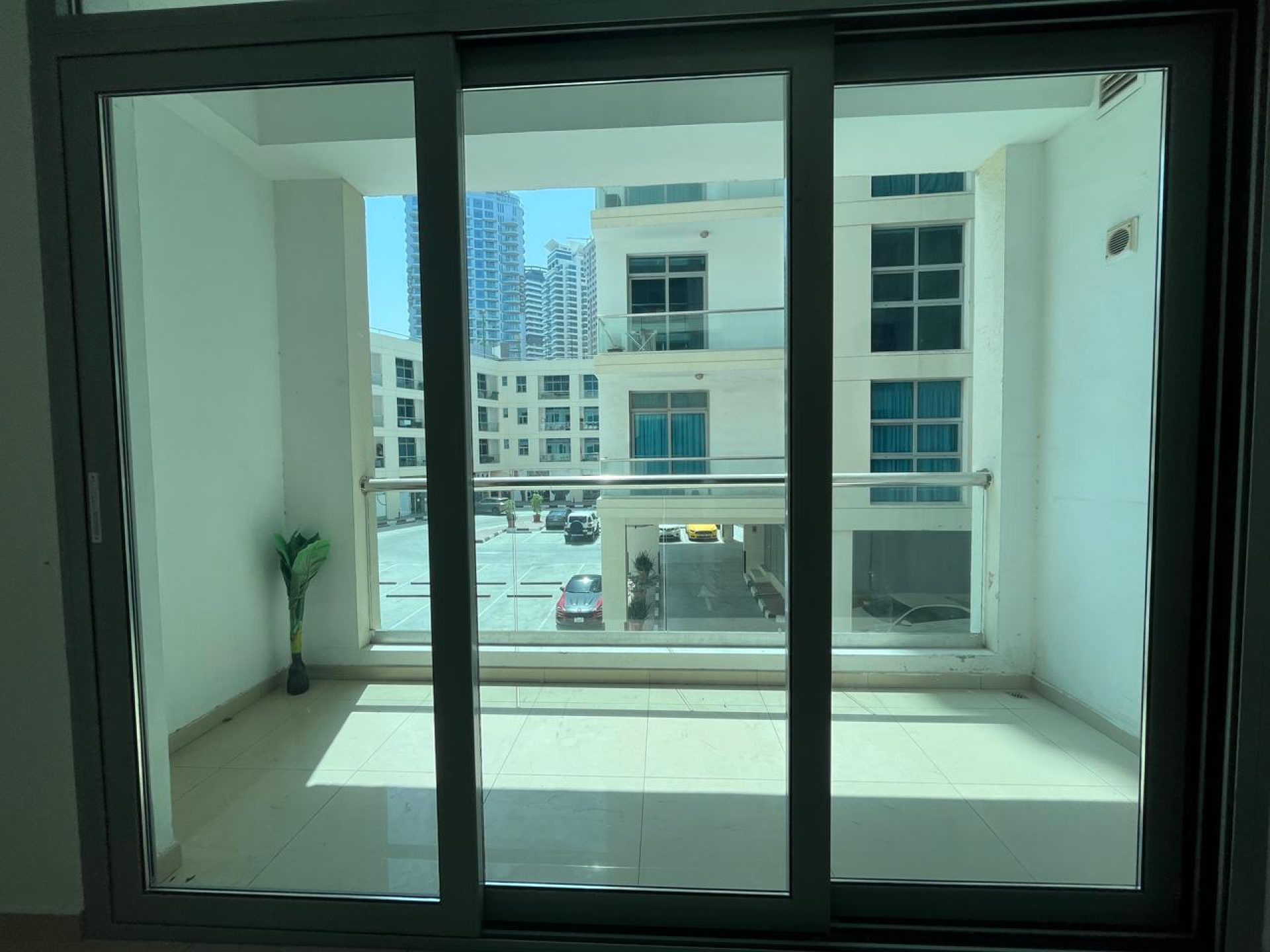 STUDIO SPACIEUX | AGENCEMENT UNIQUE | NON MEUBLÉ Appartement Dubai