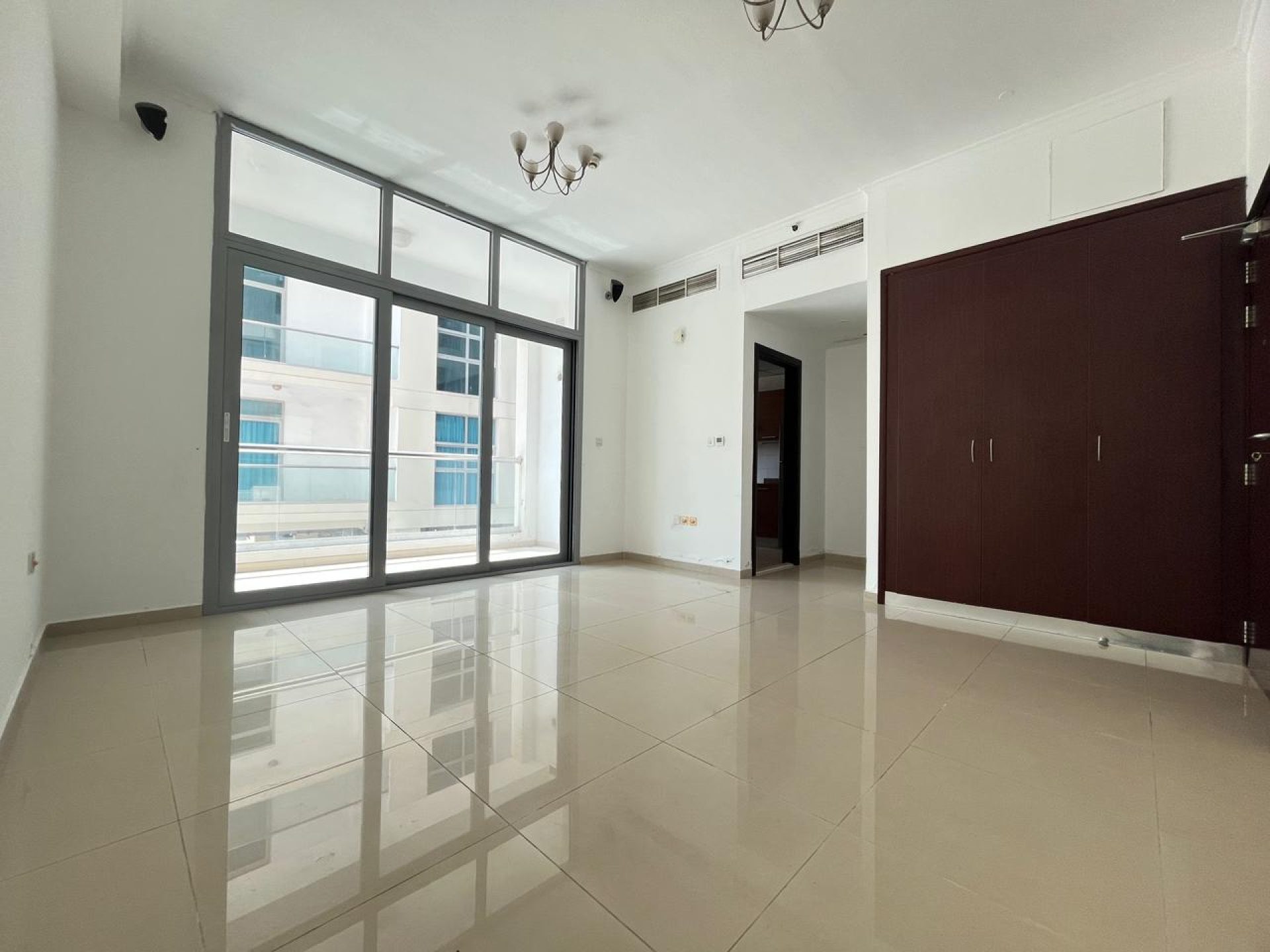 STUDIO SPACIEUX | AGENCEMENT UNIQUE | NON MEUBLÉ Appartement Dubai