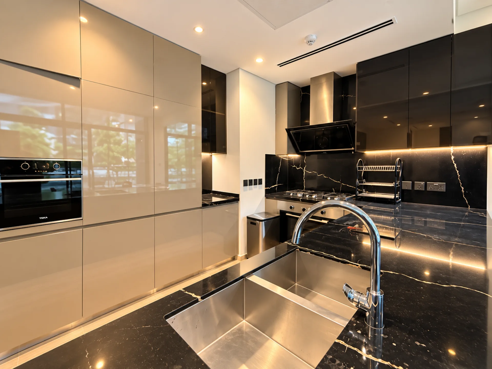 Duplex Entièrement Meublé | Intérieurs de Designer | Emplacement de Choix – Appartement Dubai (6/9)