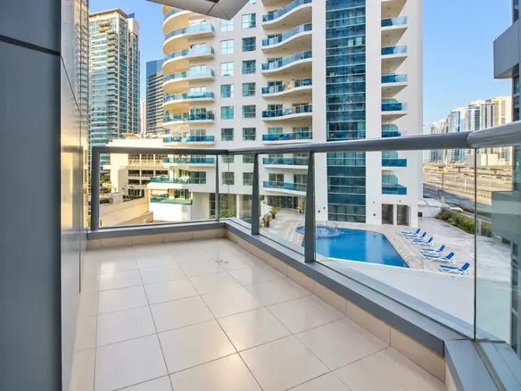 EMPLACEMENT DE CHOIX | À QUELQUES PAS DU MÉTRO | LOUÉ – Appartement Dubai (1/14)