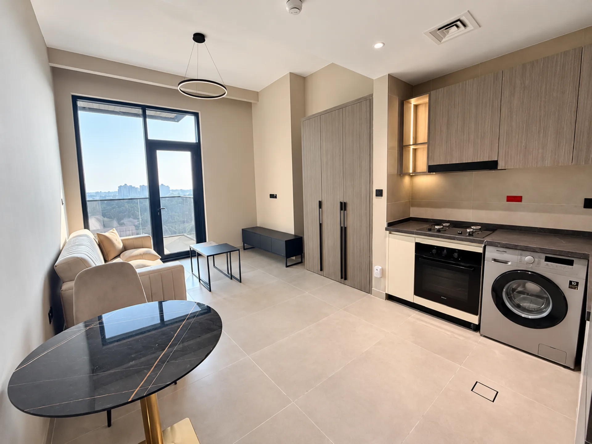 1152590-bright-minimalist-studio-with-balcony-views Studio de luxe flambant neuf | Vue dégagée | Équipements haut de gamme – Appartement Dubai (12/16)