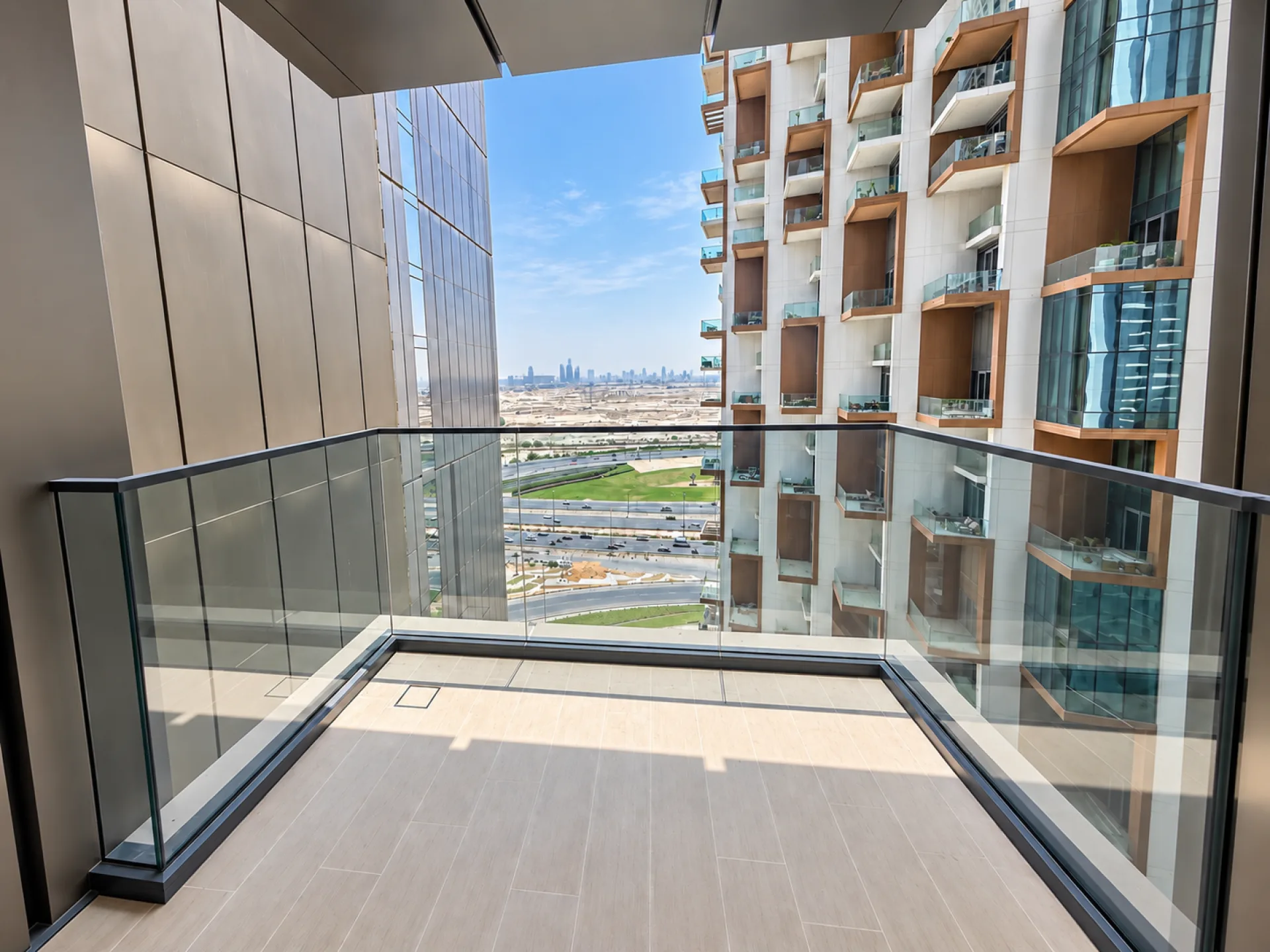 Flambant neuf | Vue sur le ruisseau et le skyline | Emplacement de choix – Appartement Dubai (2/16)